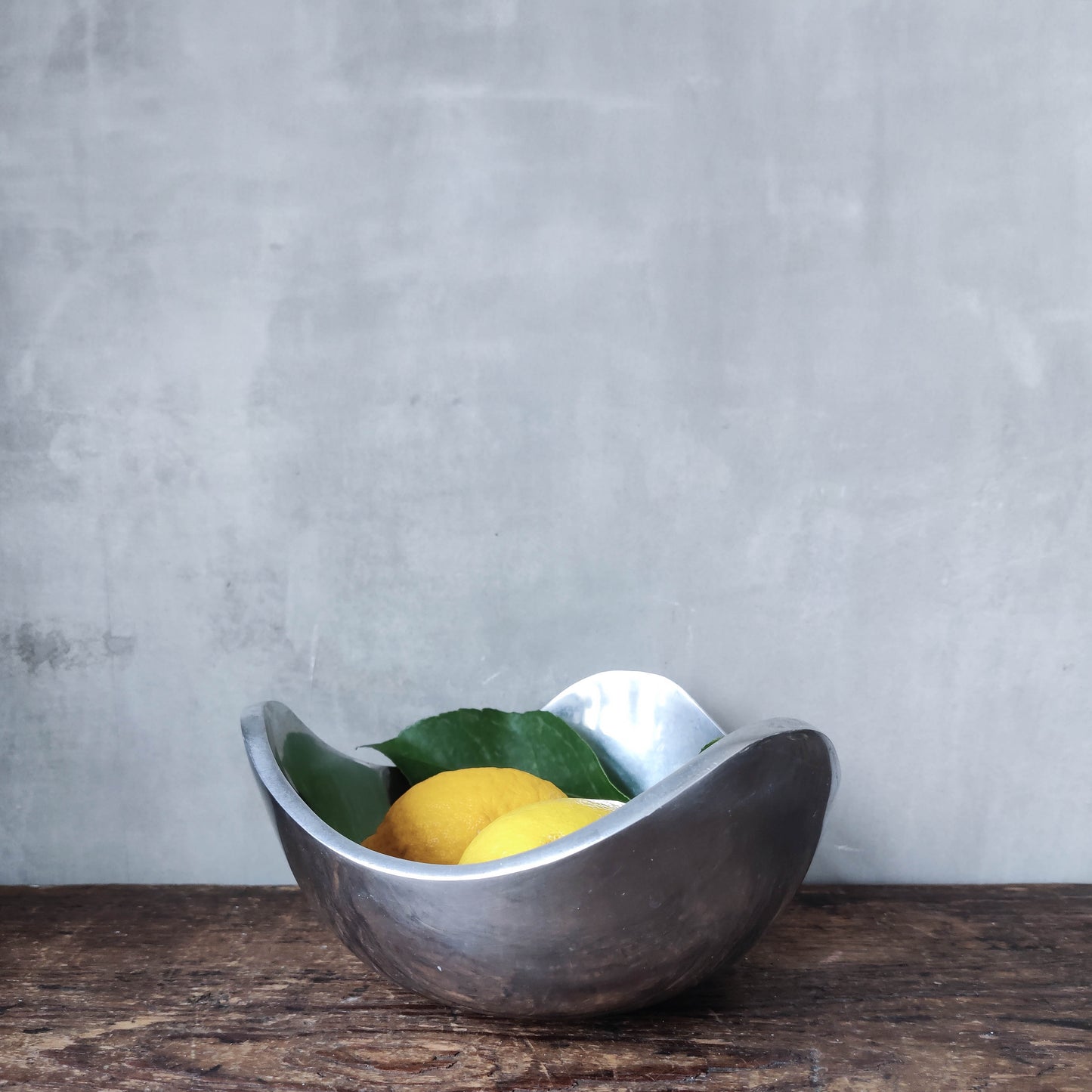 Vintage 90s modernist form heavy cast aluminium wavy sculptural bowl