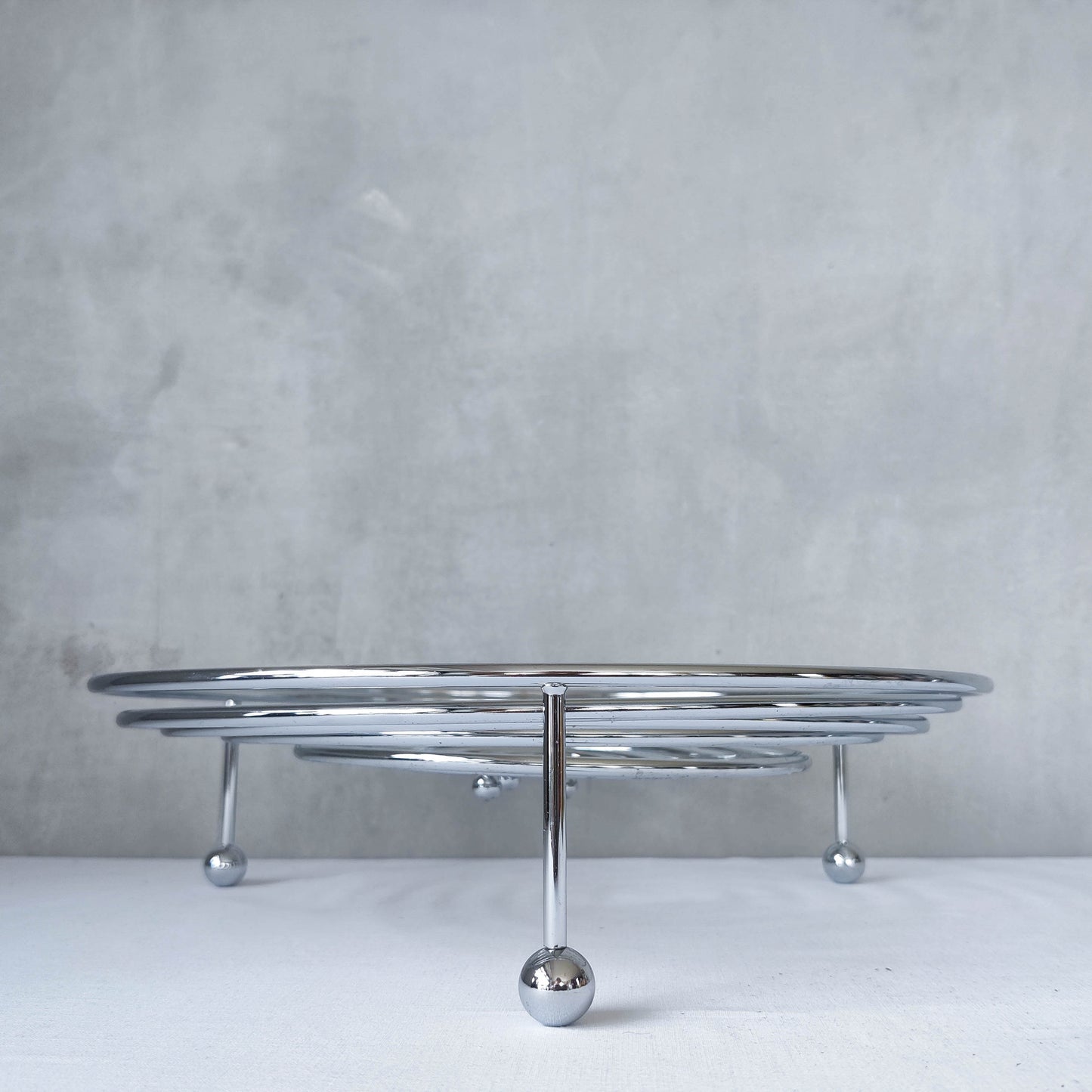 Post modern style spiral ball footed metal fruit bowl
