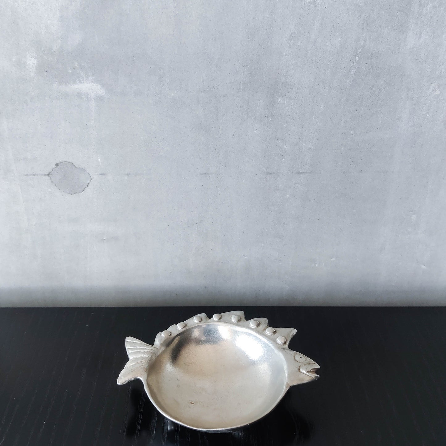 Vintage 1990s cast aluminium silver fish shaped vide poche dish catchall footed