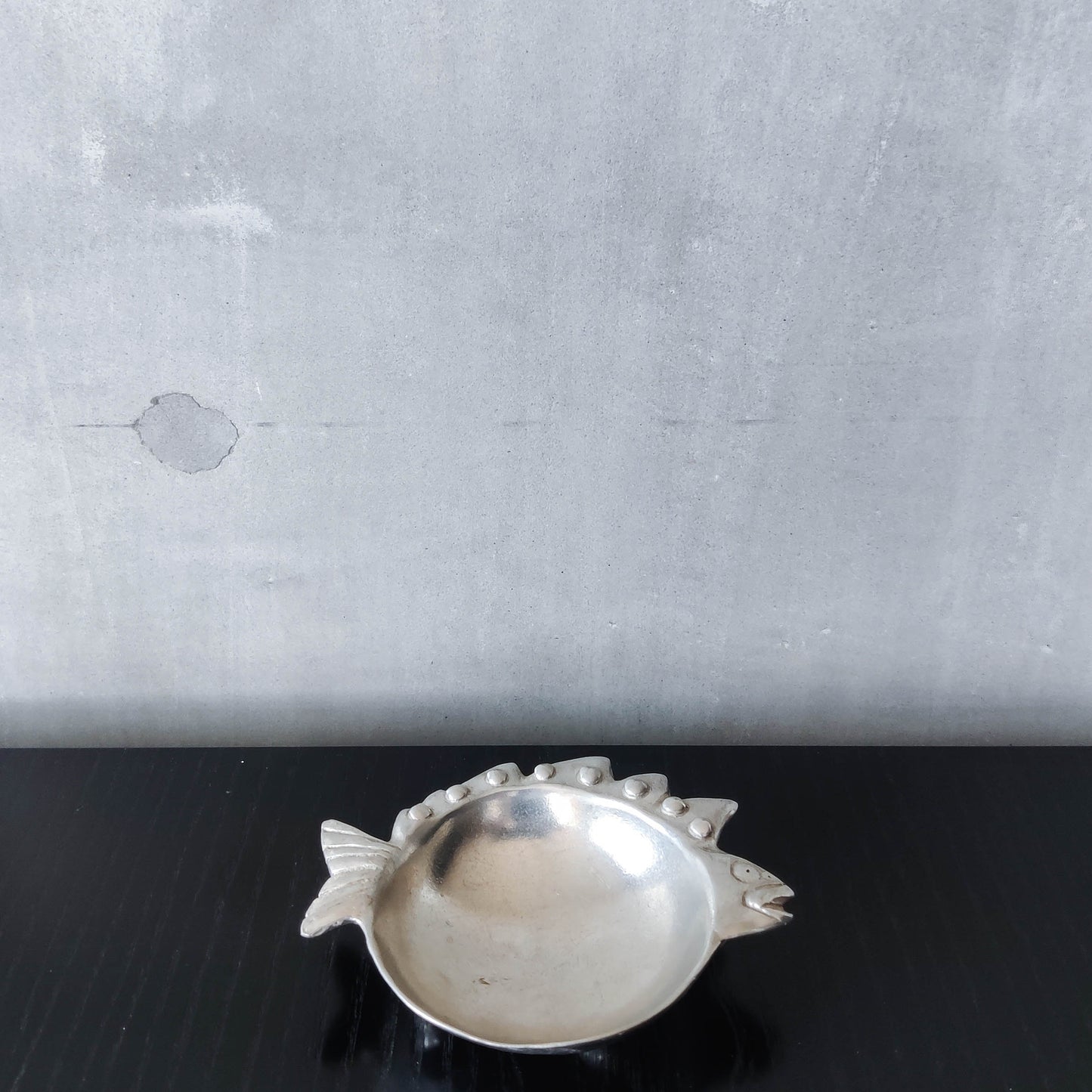 Vintage 1990s cast aluminium silver fish shaped vide poche dish catchall footed