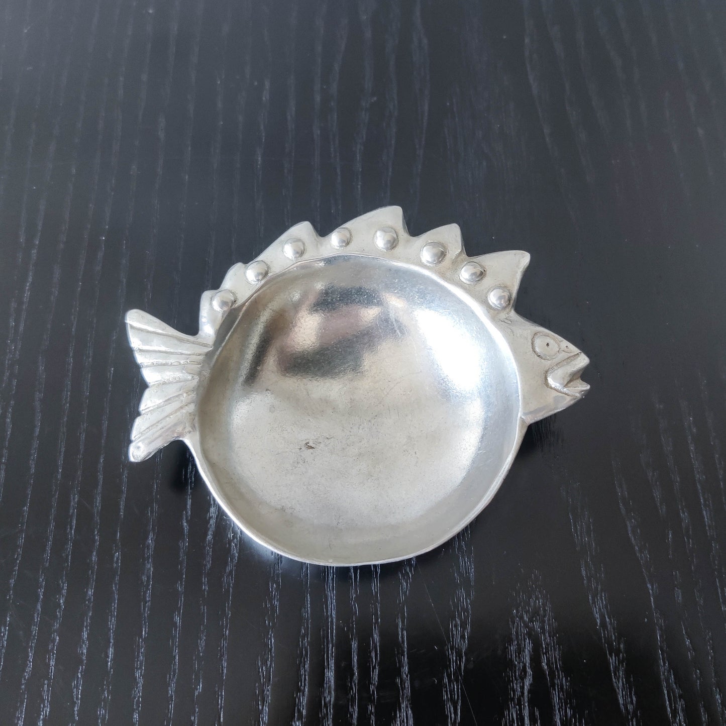 Vintage 1990s cast aluminium silver fish shaped vide poche dish catchall footed