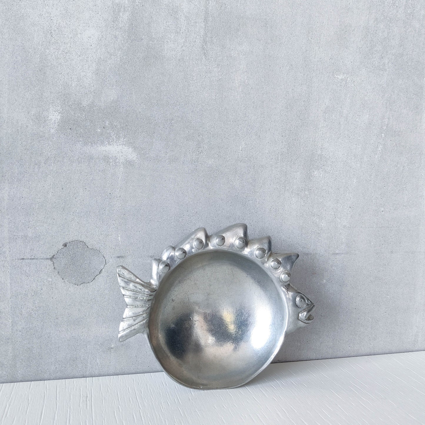 Vintage 1990s cast aluminium silver fish shaped vide poche dish catchall footed