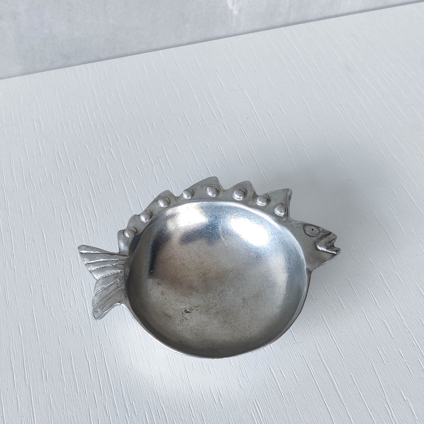 Vintage 1990s cast aluminium silver fish shaped vide poche dish catchall footed