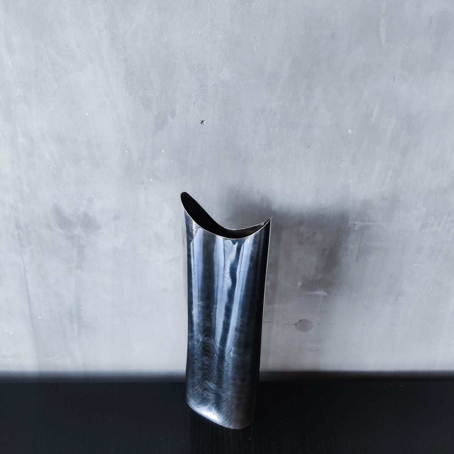 1980s Guido Niest Fala Atelier made in Italy silver plated modernist vase handmade Italy