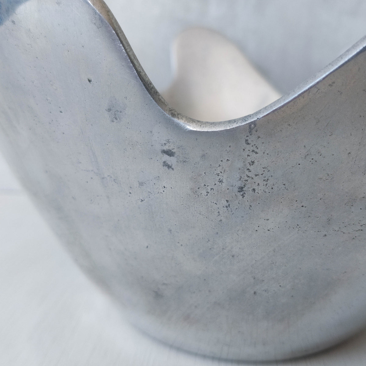 1990s cast aluminium sculptural wavy centrepiece bowl