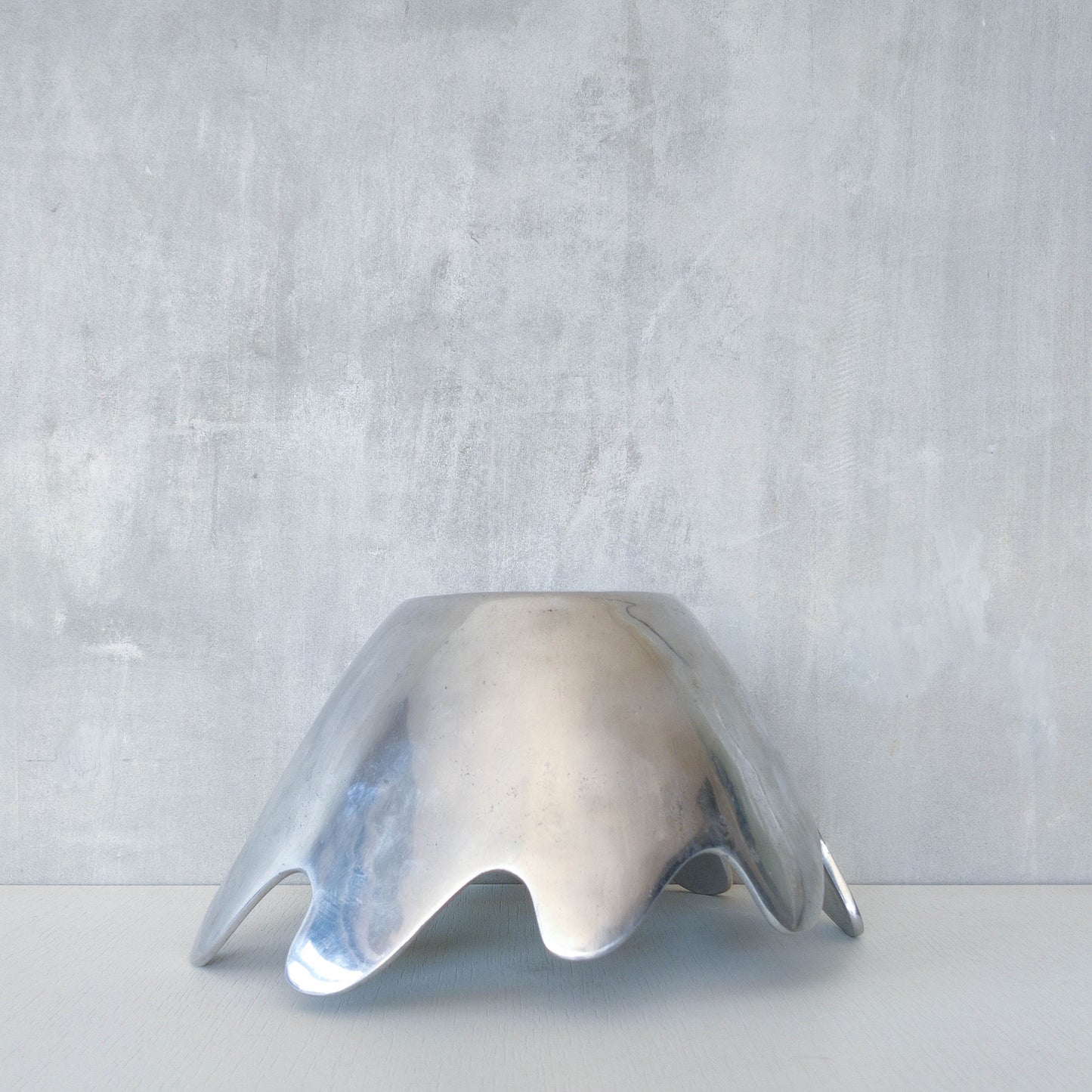 1990s cast aluminium sculptural wavy centrepiece bowl
