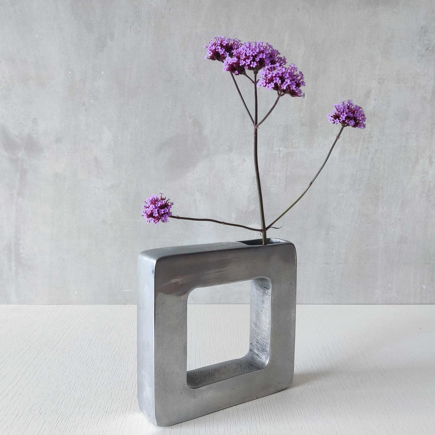 Aluminium vase