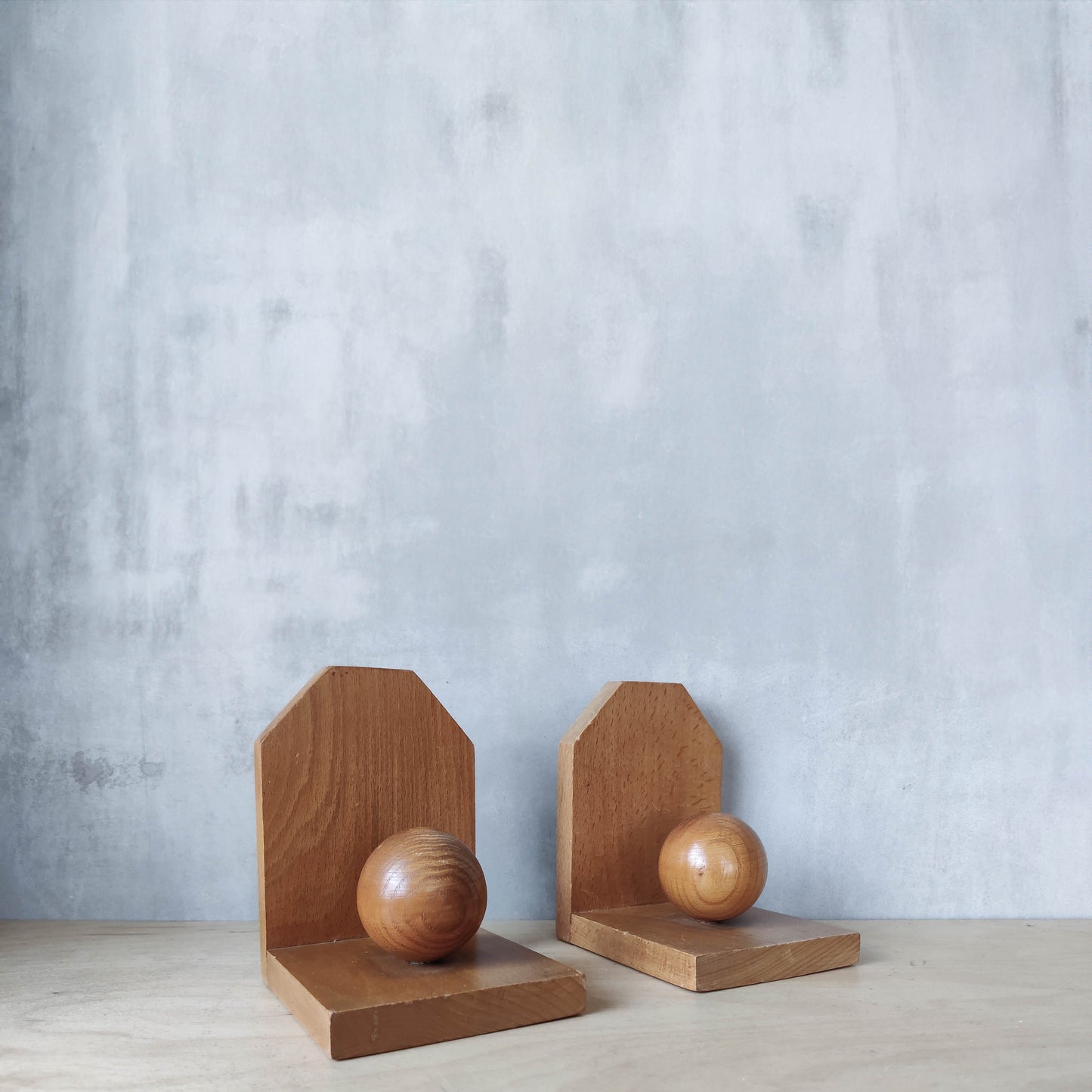 Pair of vintage beech wood ball sphere finial Art Deco bookends