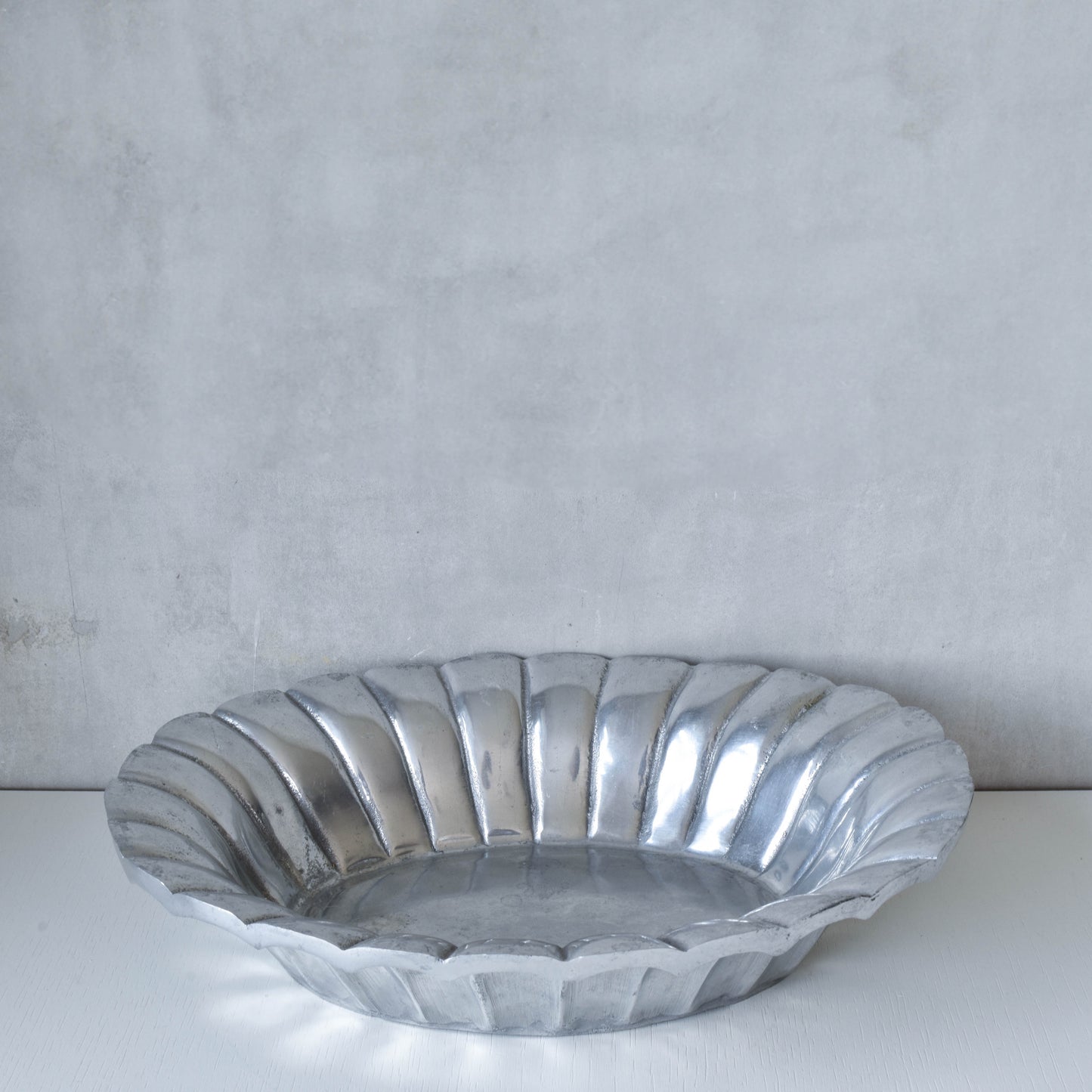 Vintage hand cast aluminium sculptural serving fruit bowl centrepiece scalloped