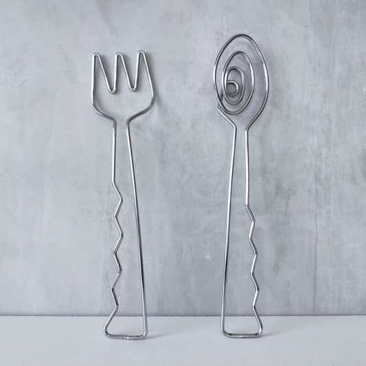Wire salad servers