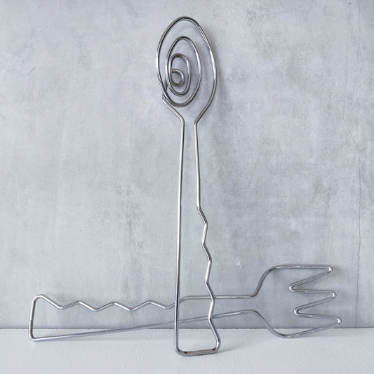 Wire salad servers