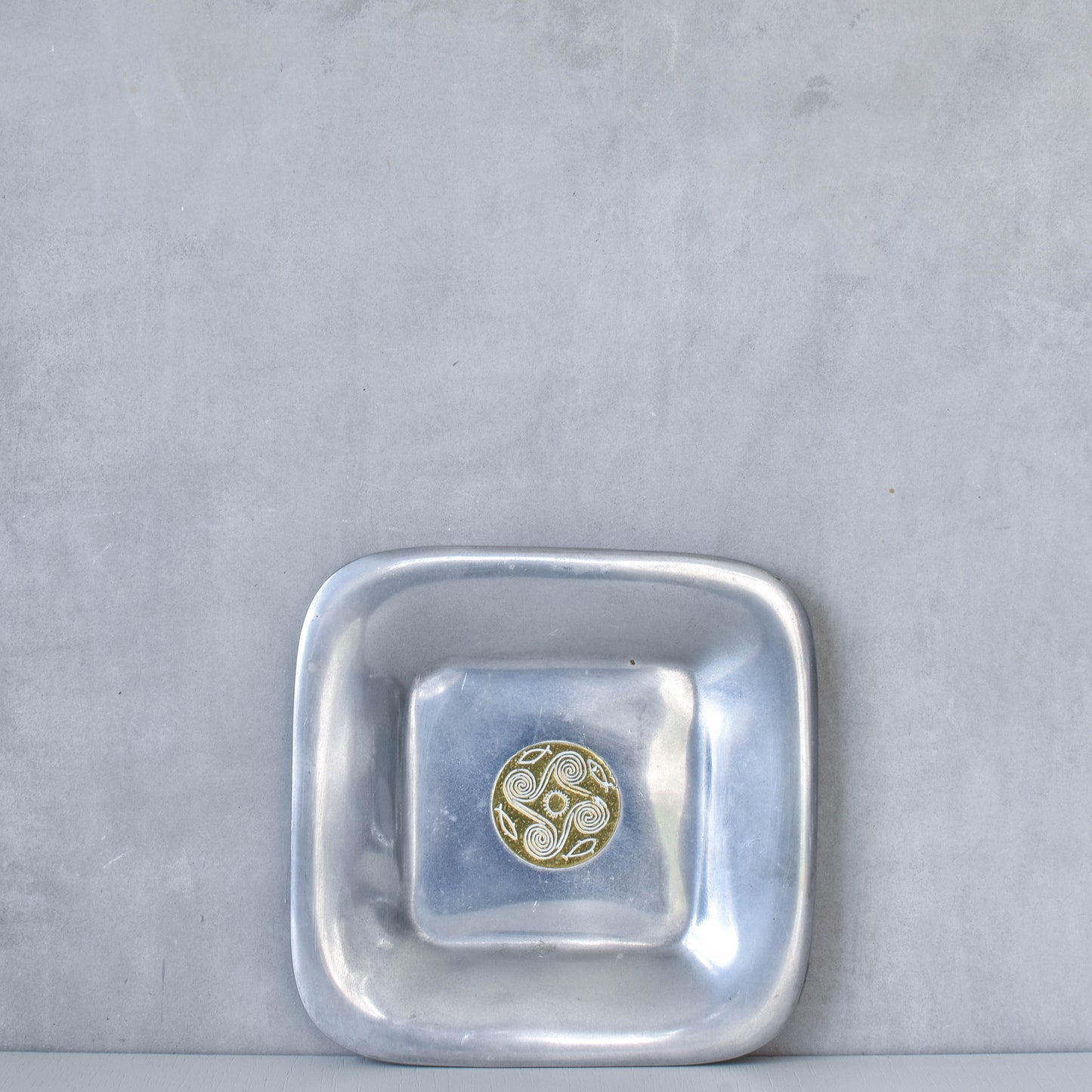 Vintage 1990s cast aluminium plate dish vide poche inlaid brass sun and fish motif