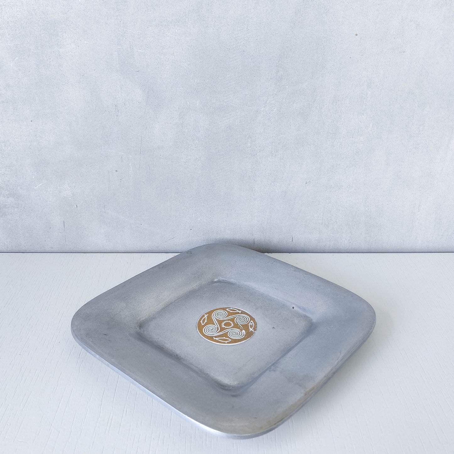 Vintage 1990s cast aluminium plate dish vide poche inlaid brass sun and fish motif