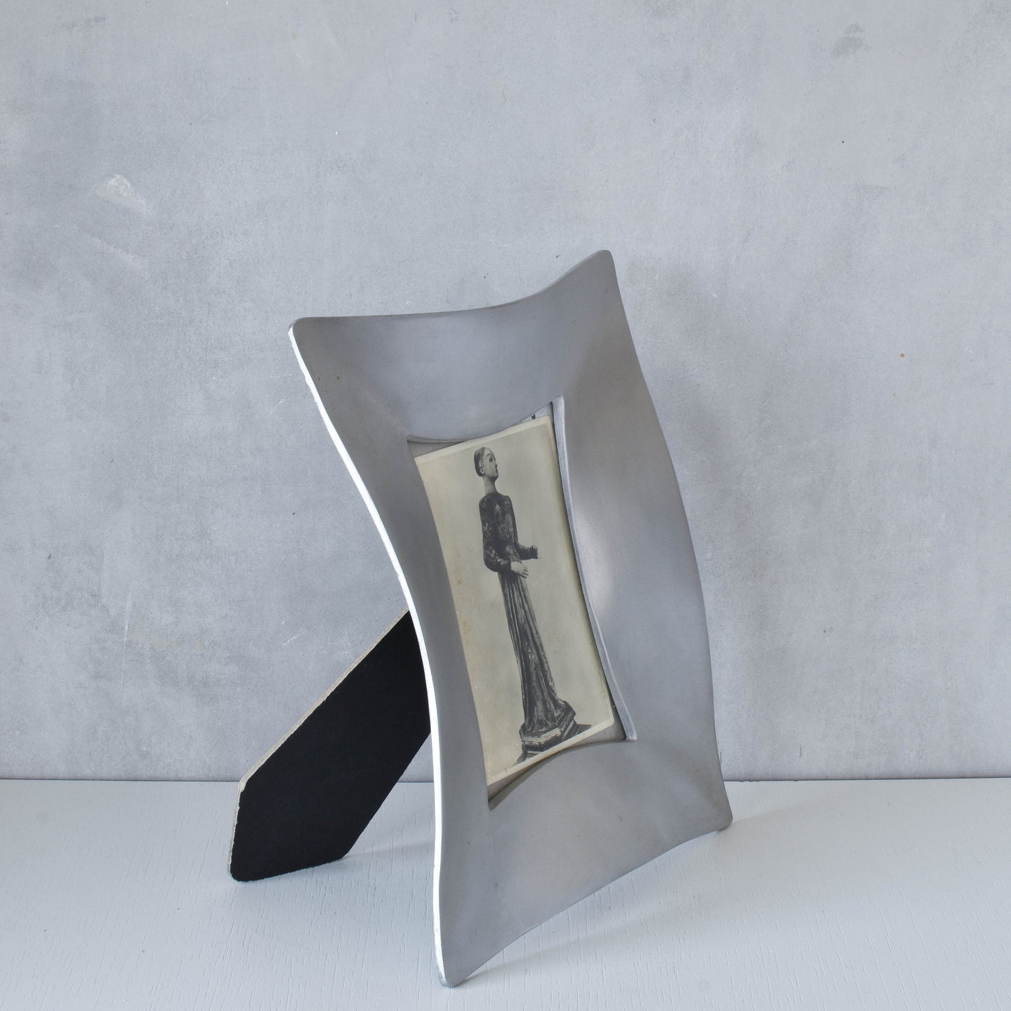 Vintage 1999 Havla Ikea cast metal wavy postmodern style photo picture frame