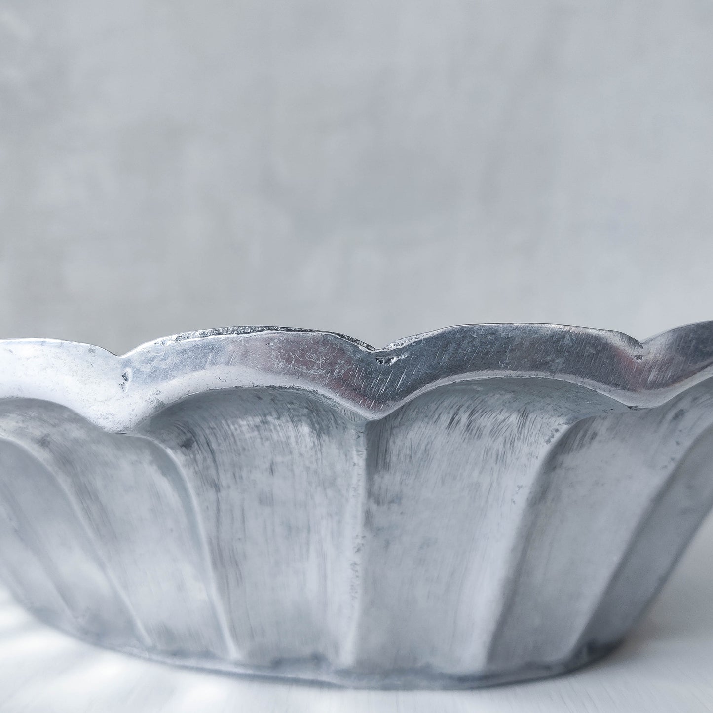 Vintage hand cast aluminium sculptural serving fruit bowl centrepiece scalloped