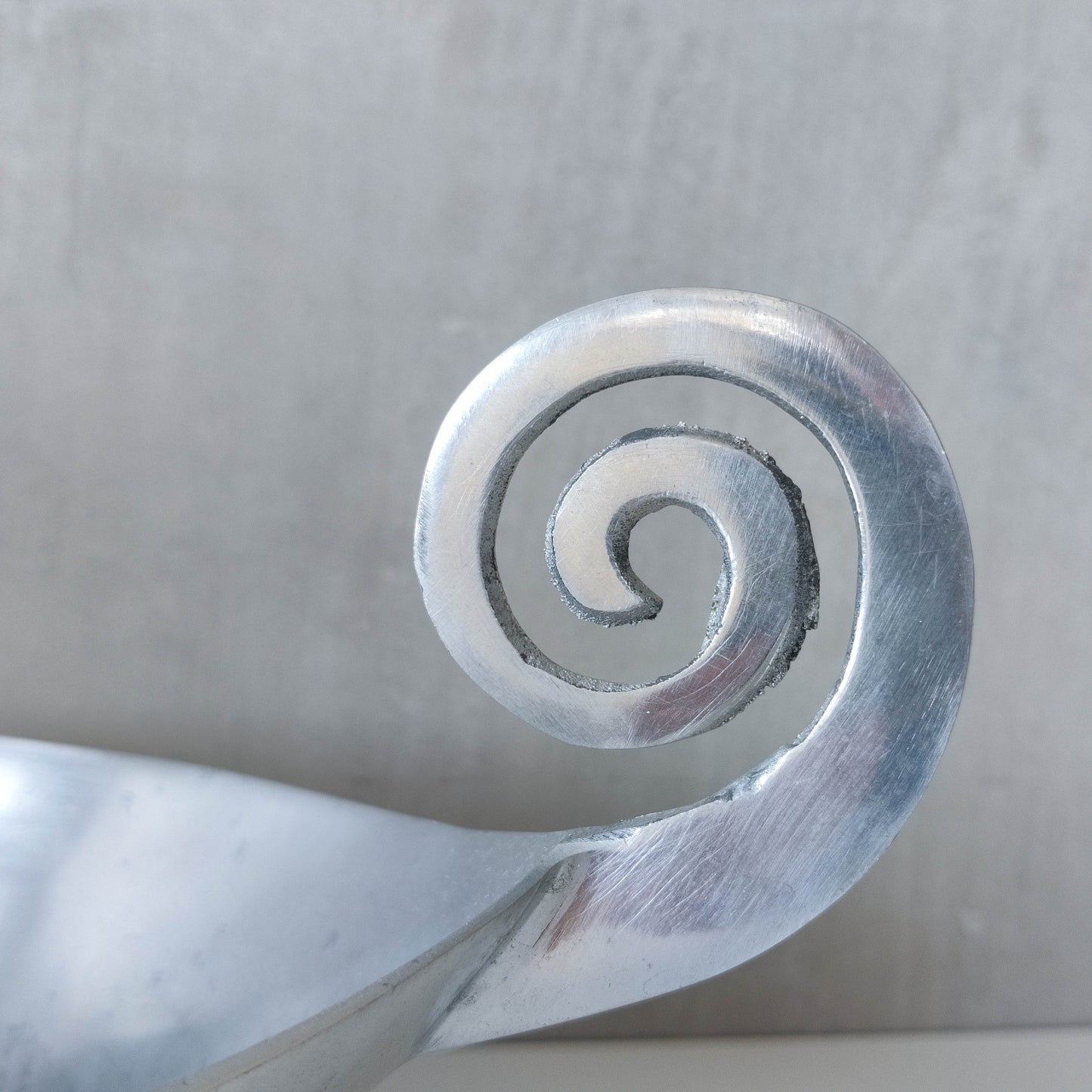 Vintage 90s cast aluminium spiral handled fruit bowl dish centrepiece silver