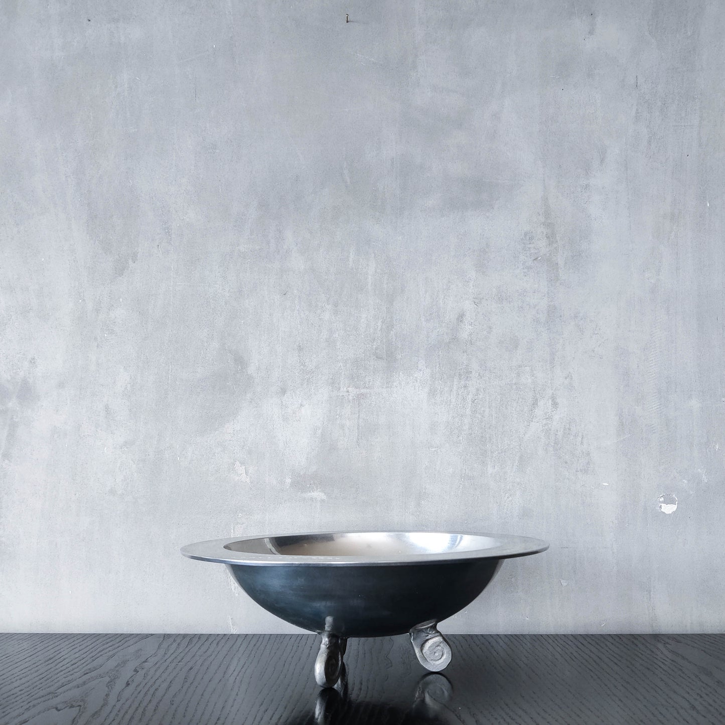 Vintage cast aluminium silver fruit bowl centerpiece with spiral feet footed