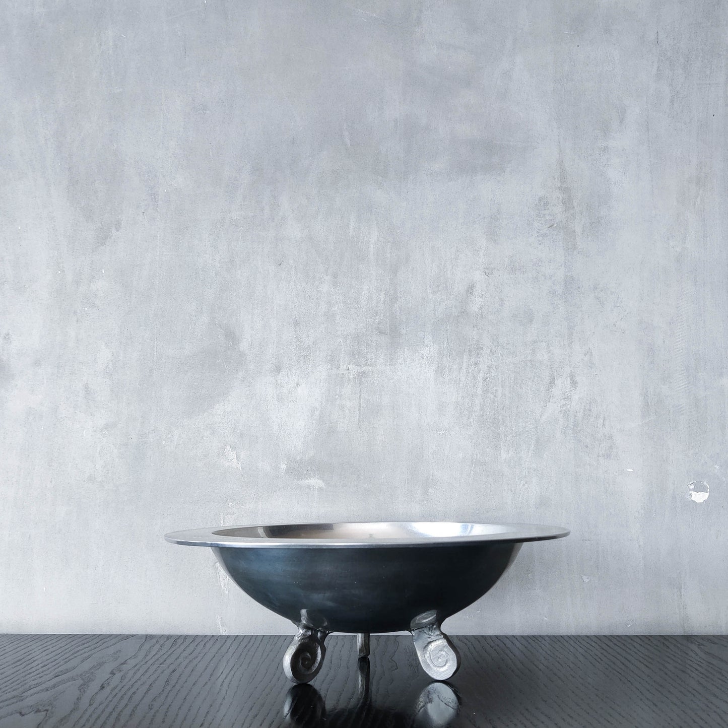 Vintage cast aluminium silver fruit bowl centerpiece with spiral feet footed