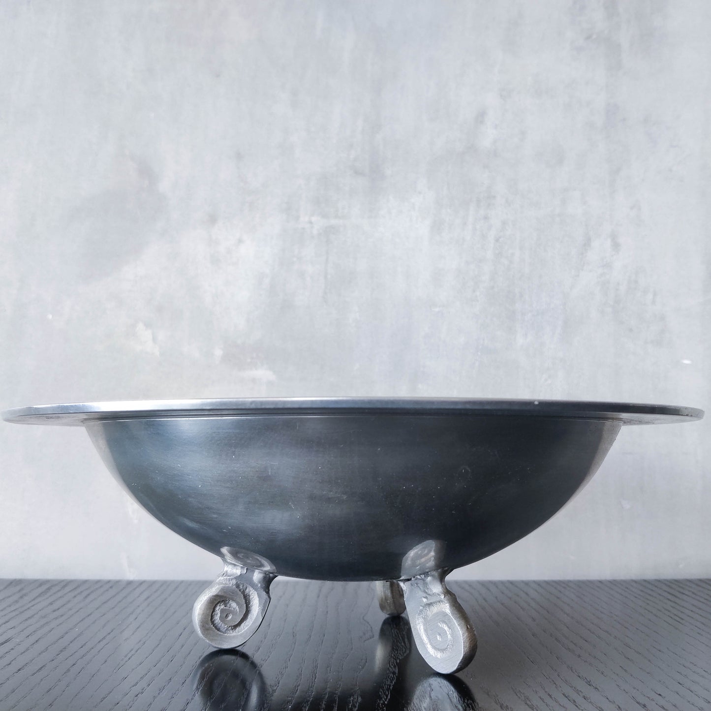 Vintage cast aluminium silver fruit bowl centerpiece with spiral feet footed