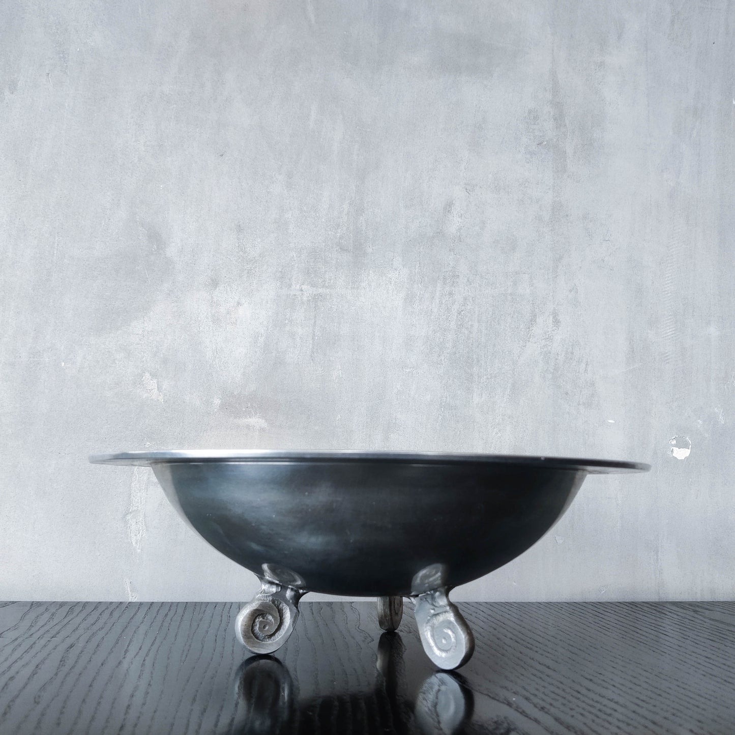 Vintage cast aluminium silver fruit bowl centerpiece with spiral feet footed