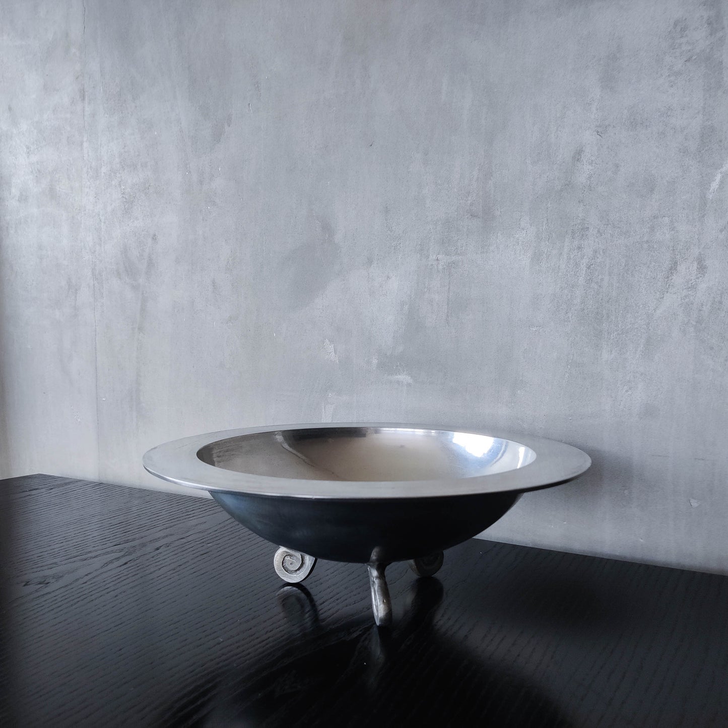 Vintage cast aluminium silver fruit bowl centerpiece with spiral feet footed
