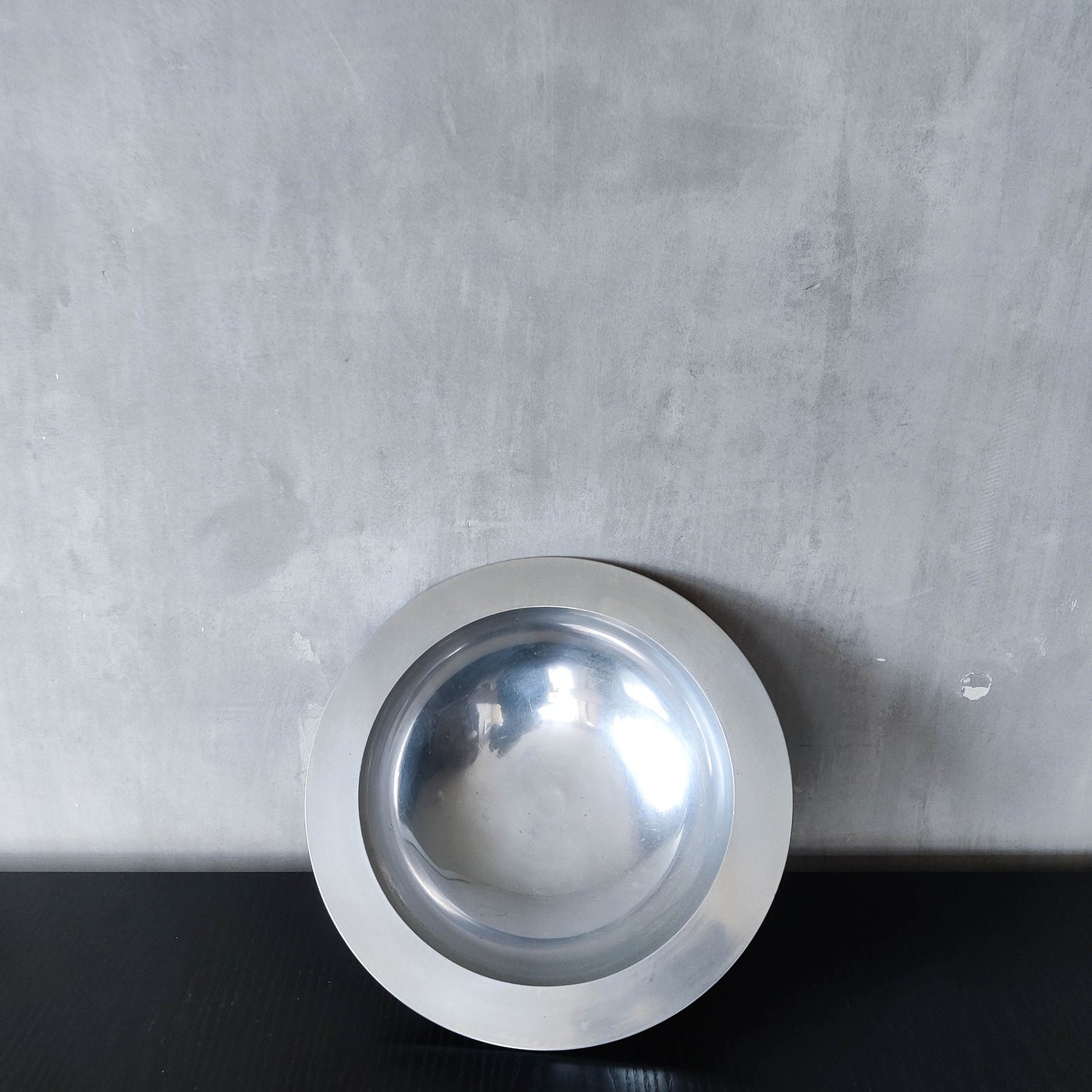 Vintage cast aluminium silver fruit bowl centerpiece with spiral feet footed