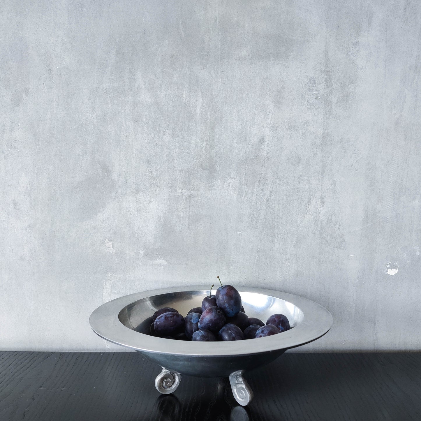 Vintage cast aluminium silver fruit bowl centerpiece with spiral feet footed