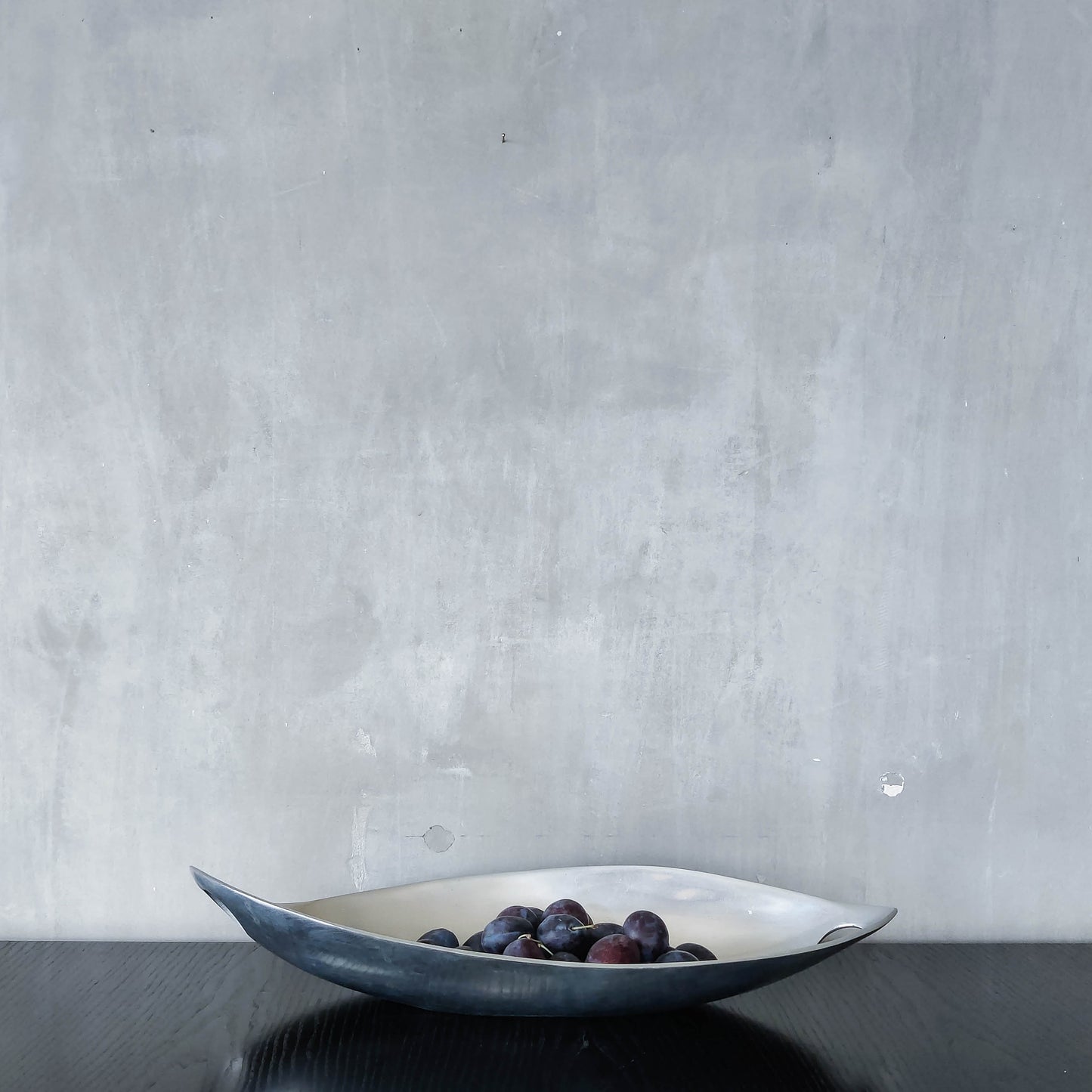 Cast aluminium vintage sculptural silver fruit bowl centerpiece wavy edged with handles