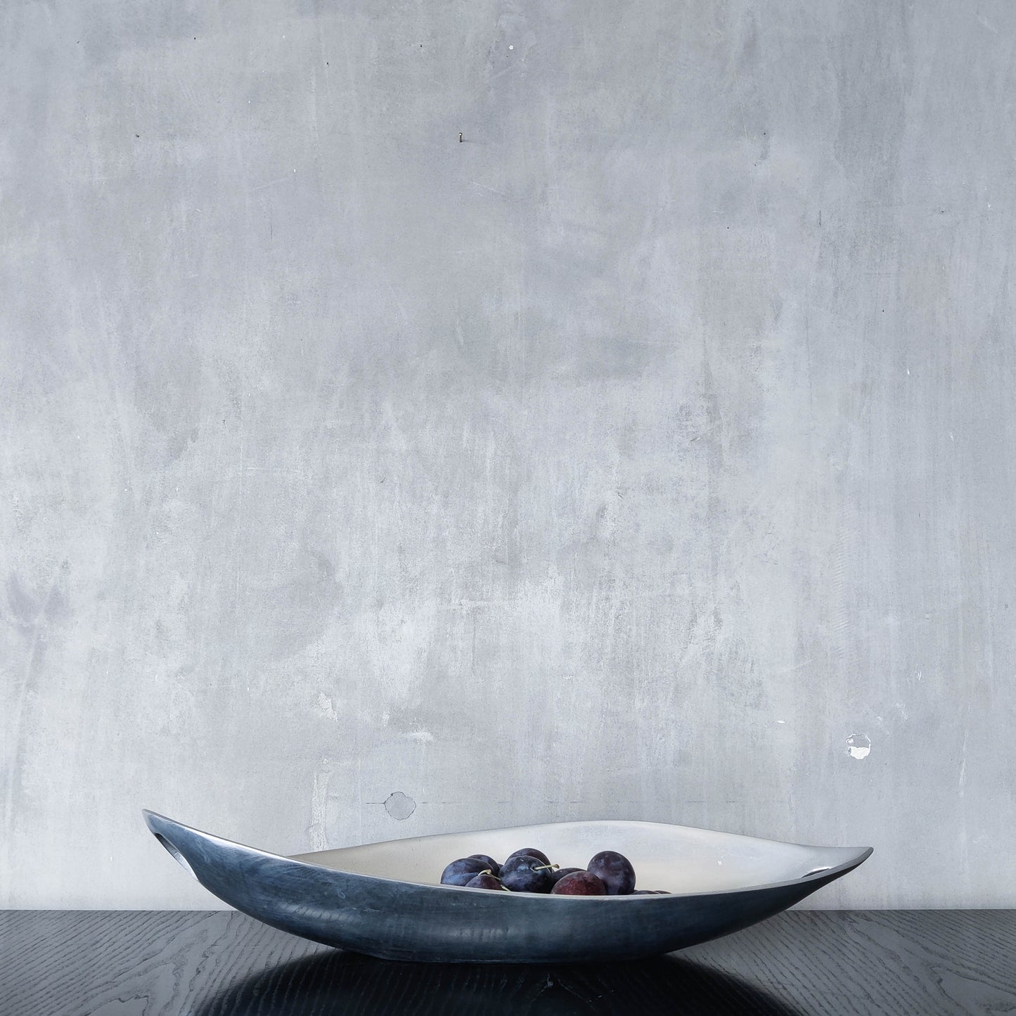 Cast aluminium vintage sculptural silver fruit bowl centerpiece wavy edged with handles