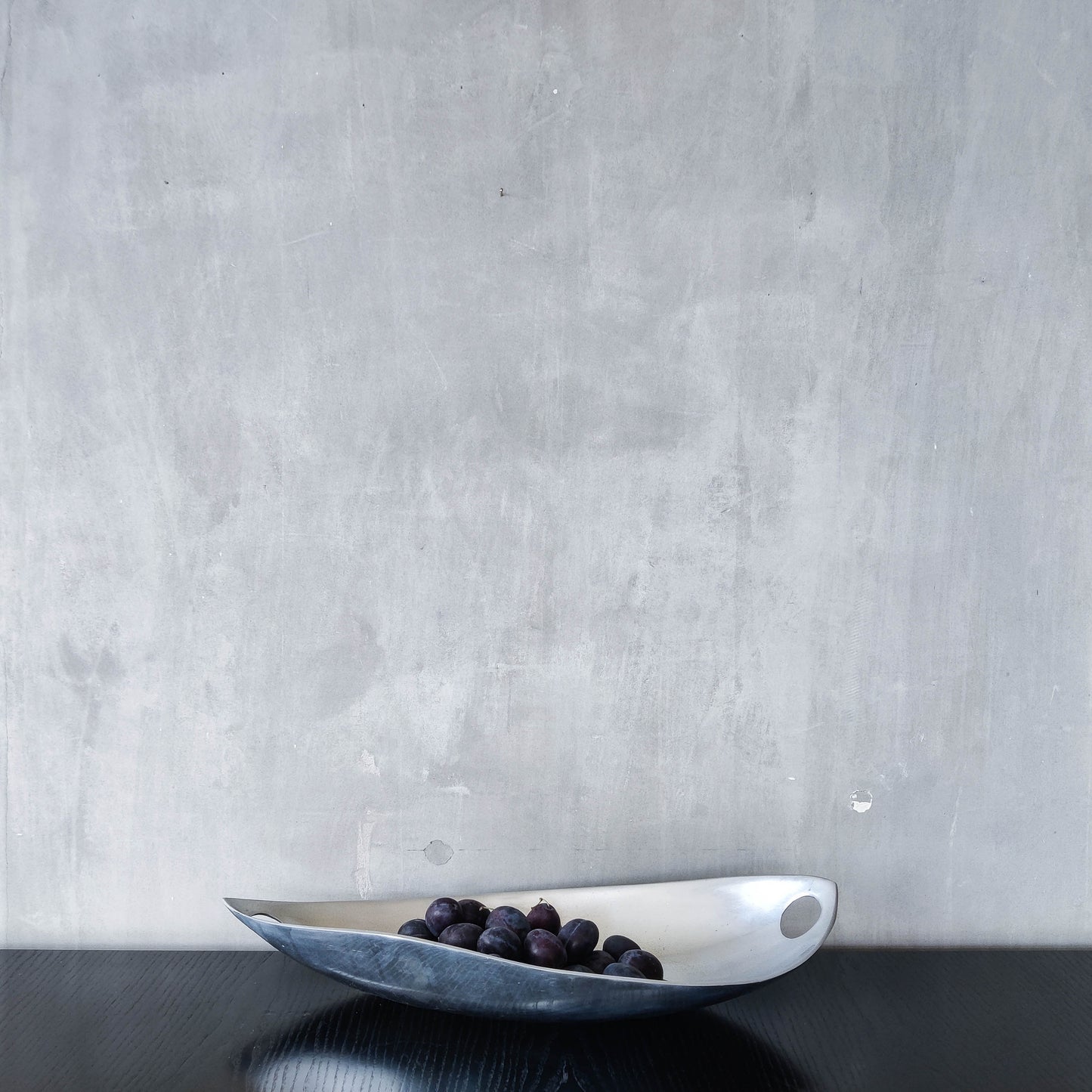 Cast aluminium vintage sculptural silver fruit bowl centerpiece wavy edged with handles