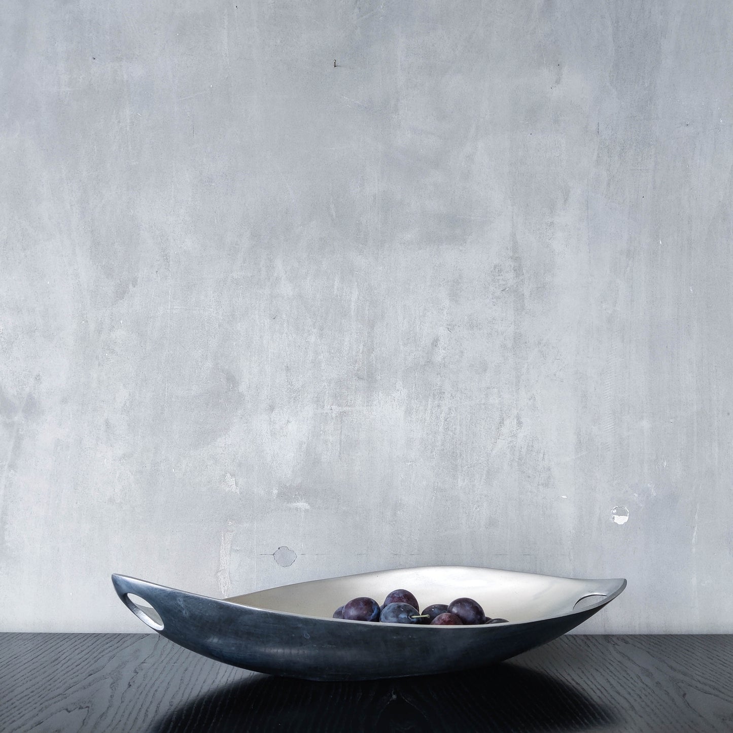 Cast aluminium vintage sculptural silver fruit bowl centerpiece wavy edged with handles