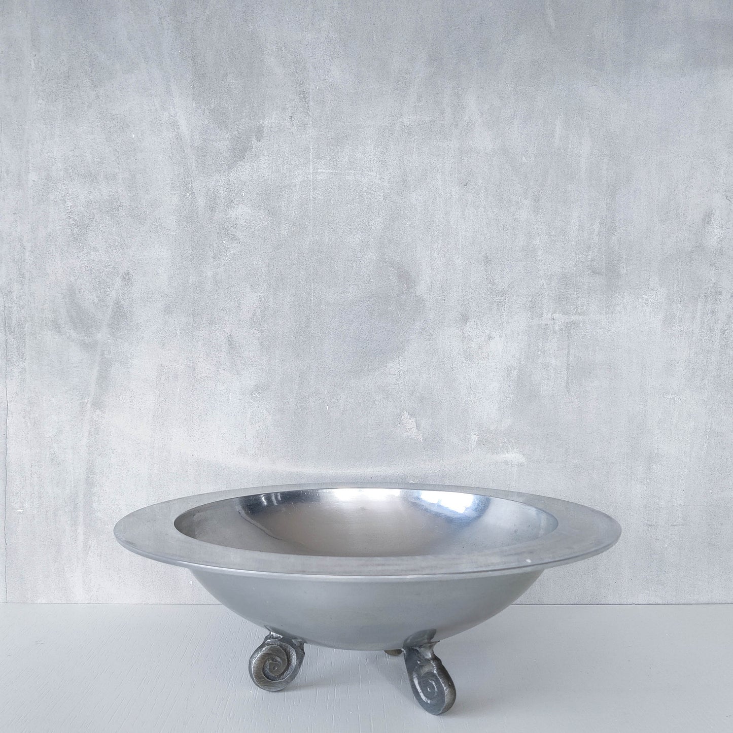 Vintage cast aluminium silver fruit bowl centerpiece with spiral feet footed