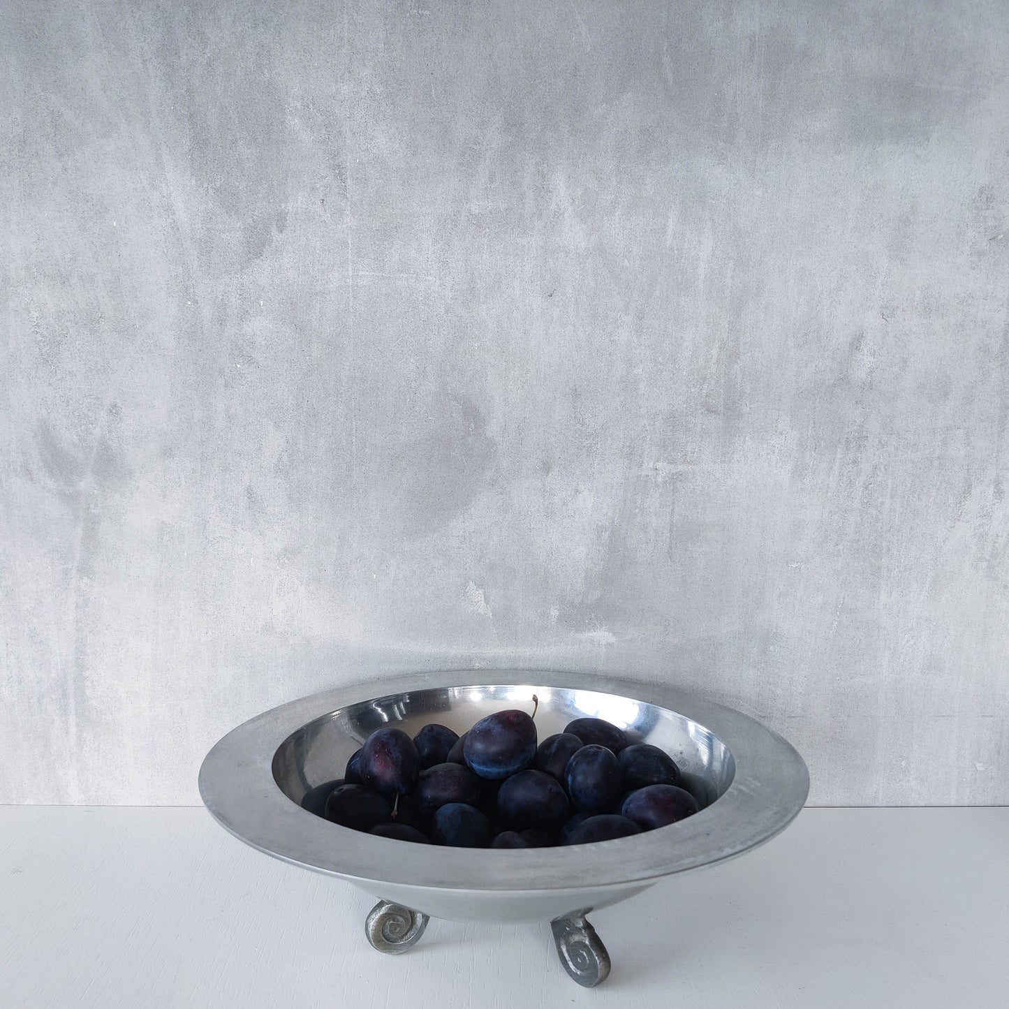 Vintage cast aluminium silver fruit bowl centerpiece with spiral feet footed