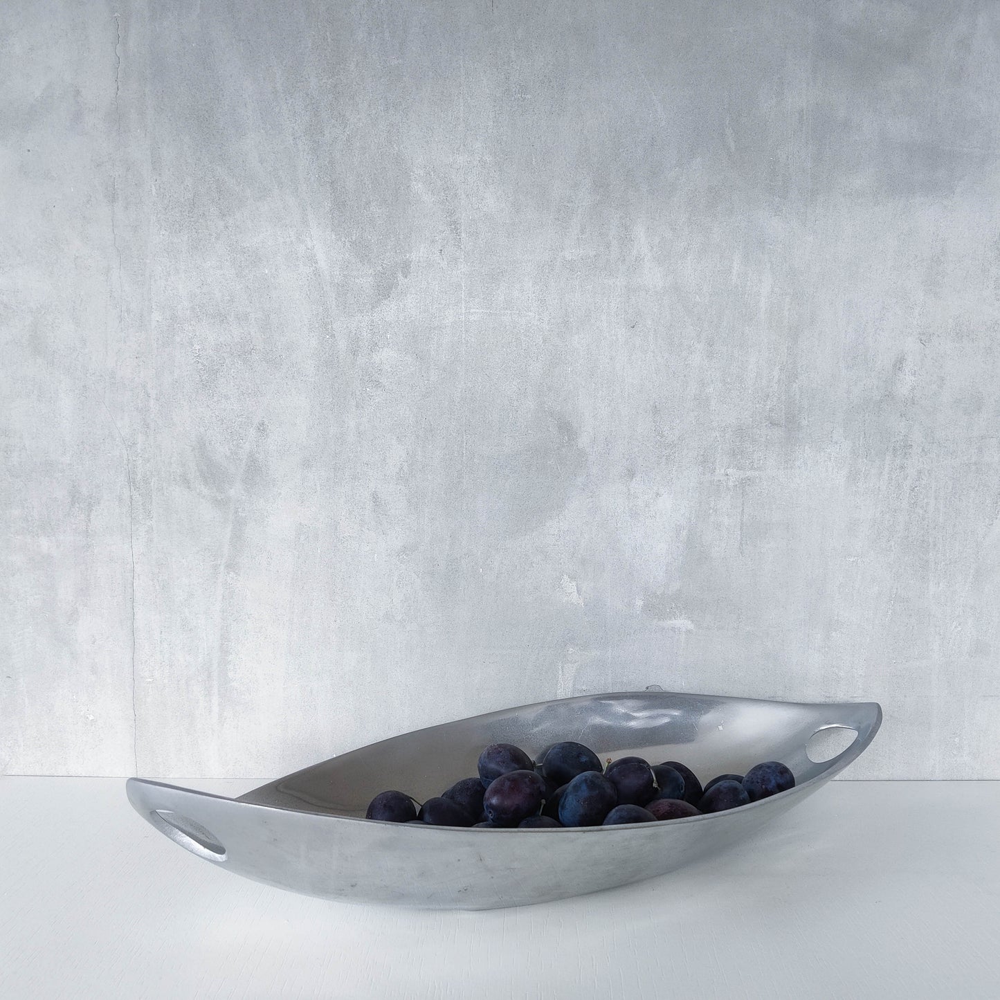 Cast aluminium vintage sculptural silver fruit bowl centerpiece wavy edged with handles