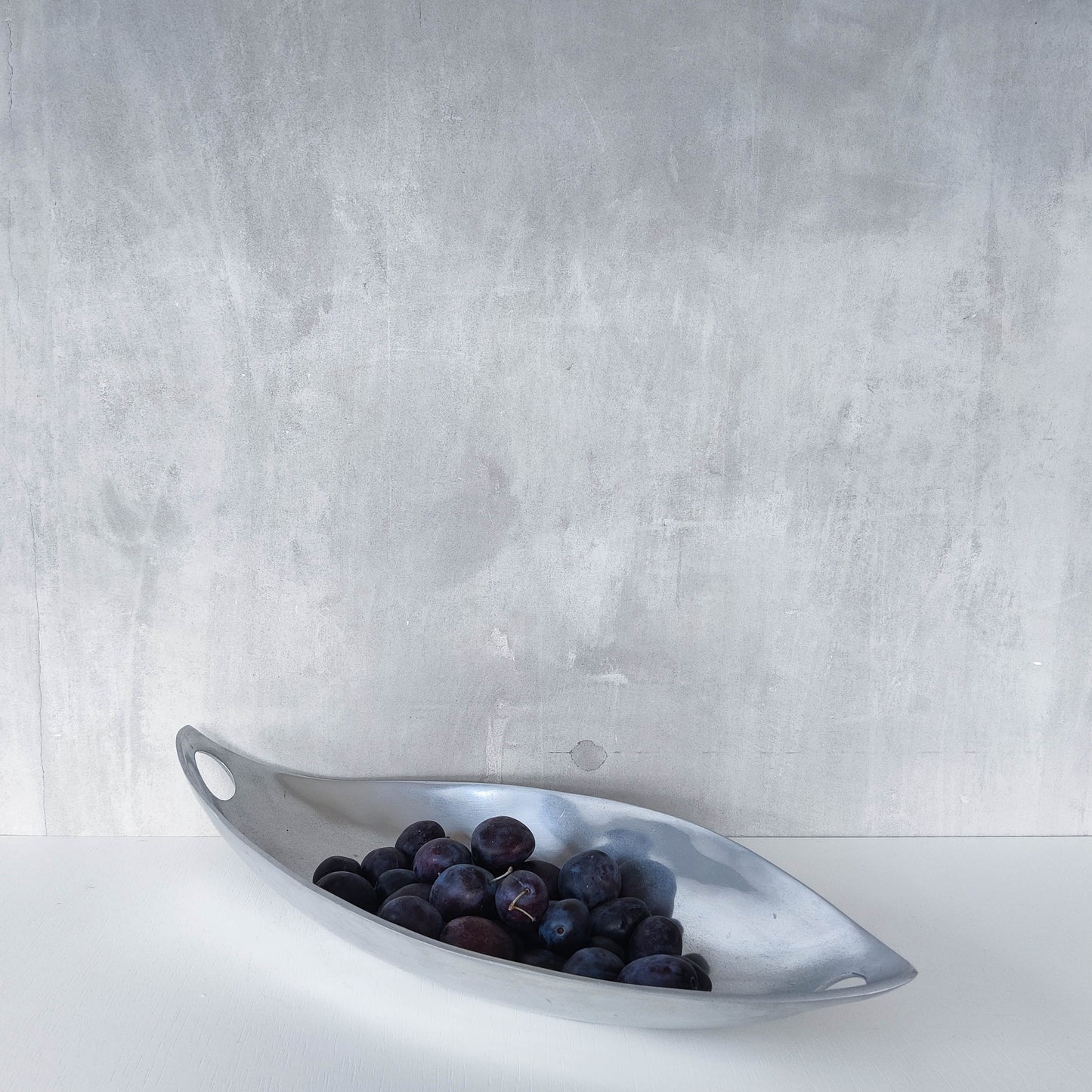 Cast aluminium vintage sculptural silver fruit bowl centerpiece wavy edged with handles