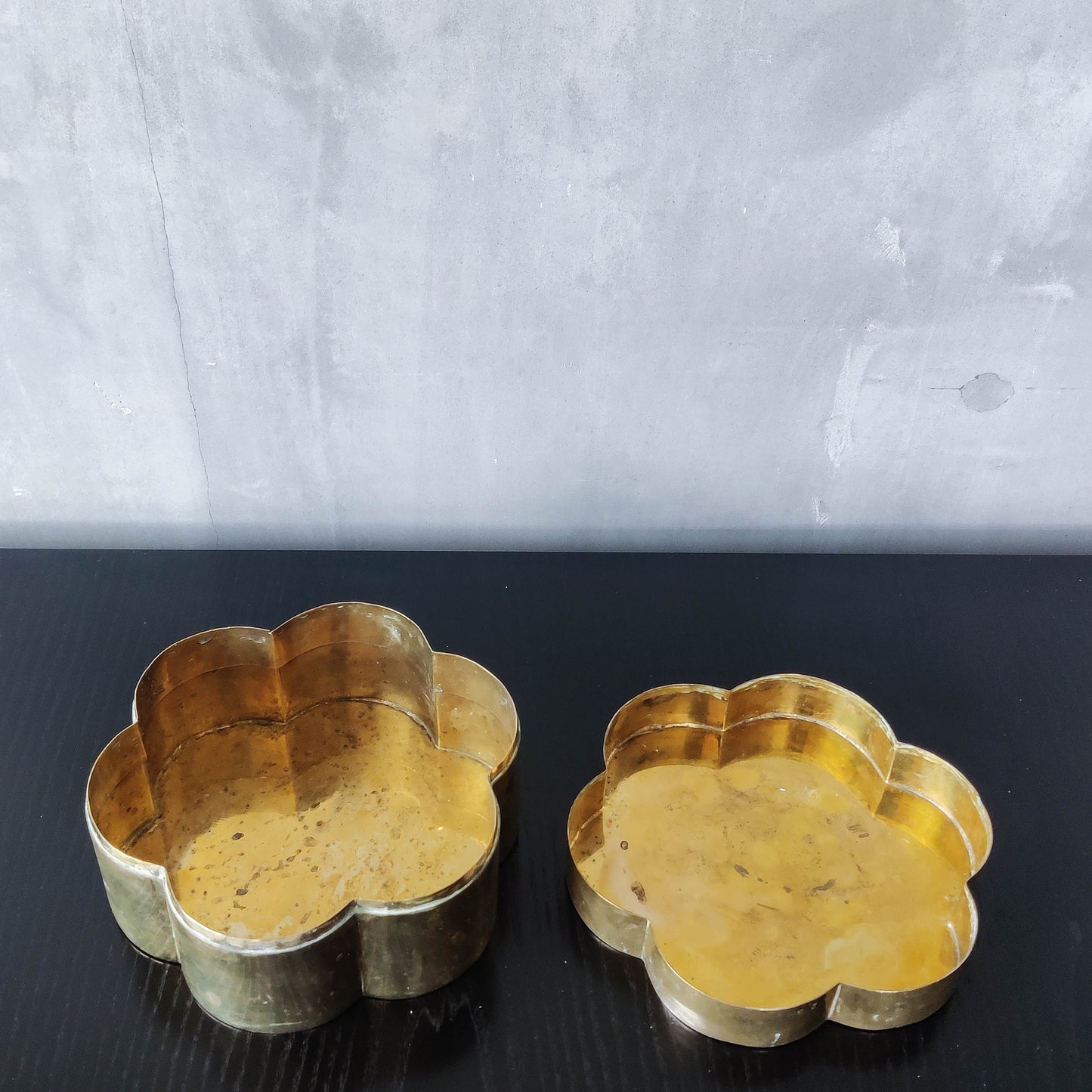Vintage mid century cast solid brass lidded box scalloped form stamped