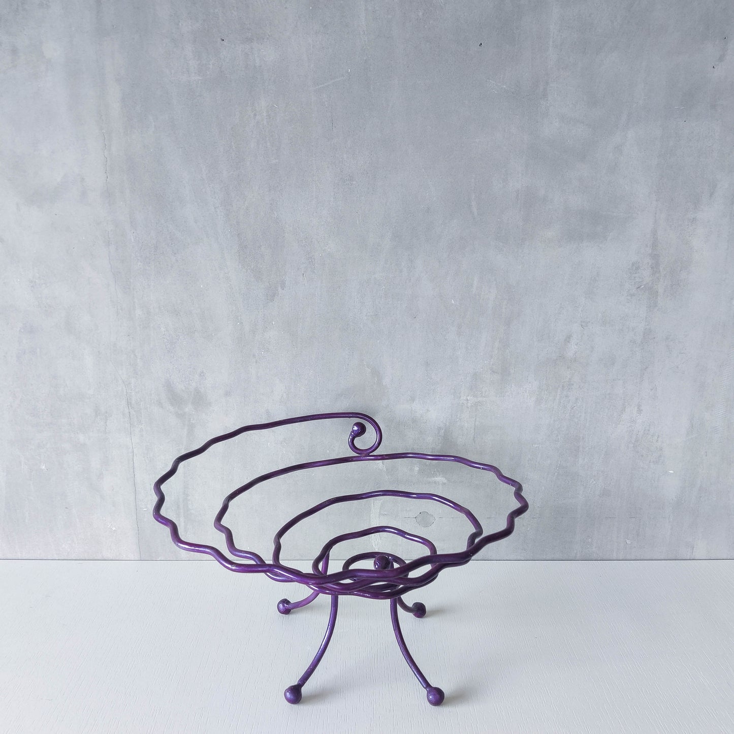 Vintage 90s artist made sculptural metal wavy spiral footed centerpiece bowl