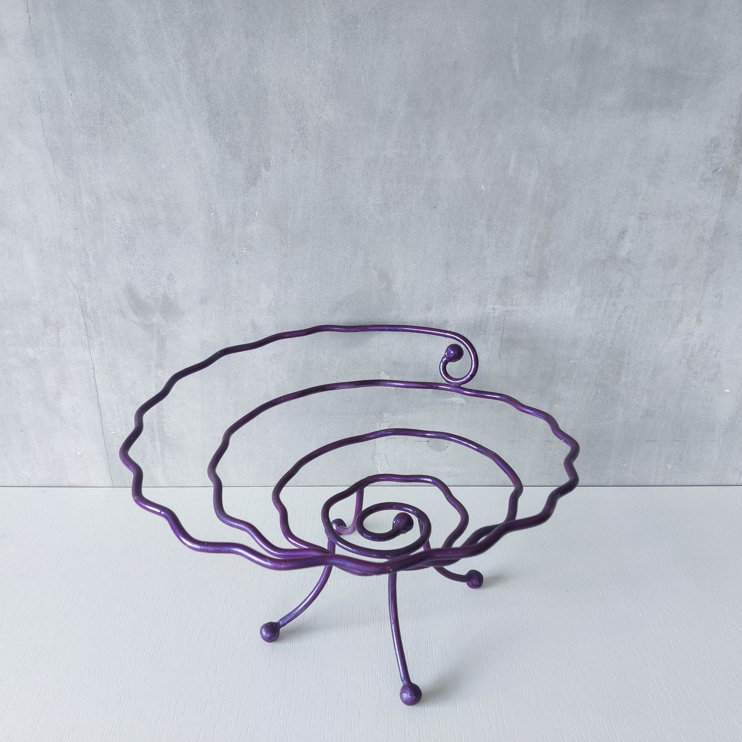 Vintage 90s artist made sculptural metal wavy spiral footed centerpiece bowl