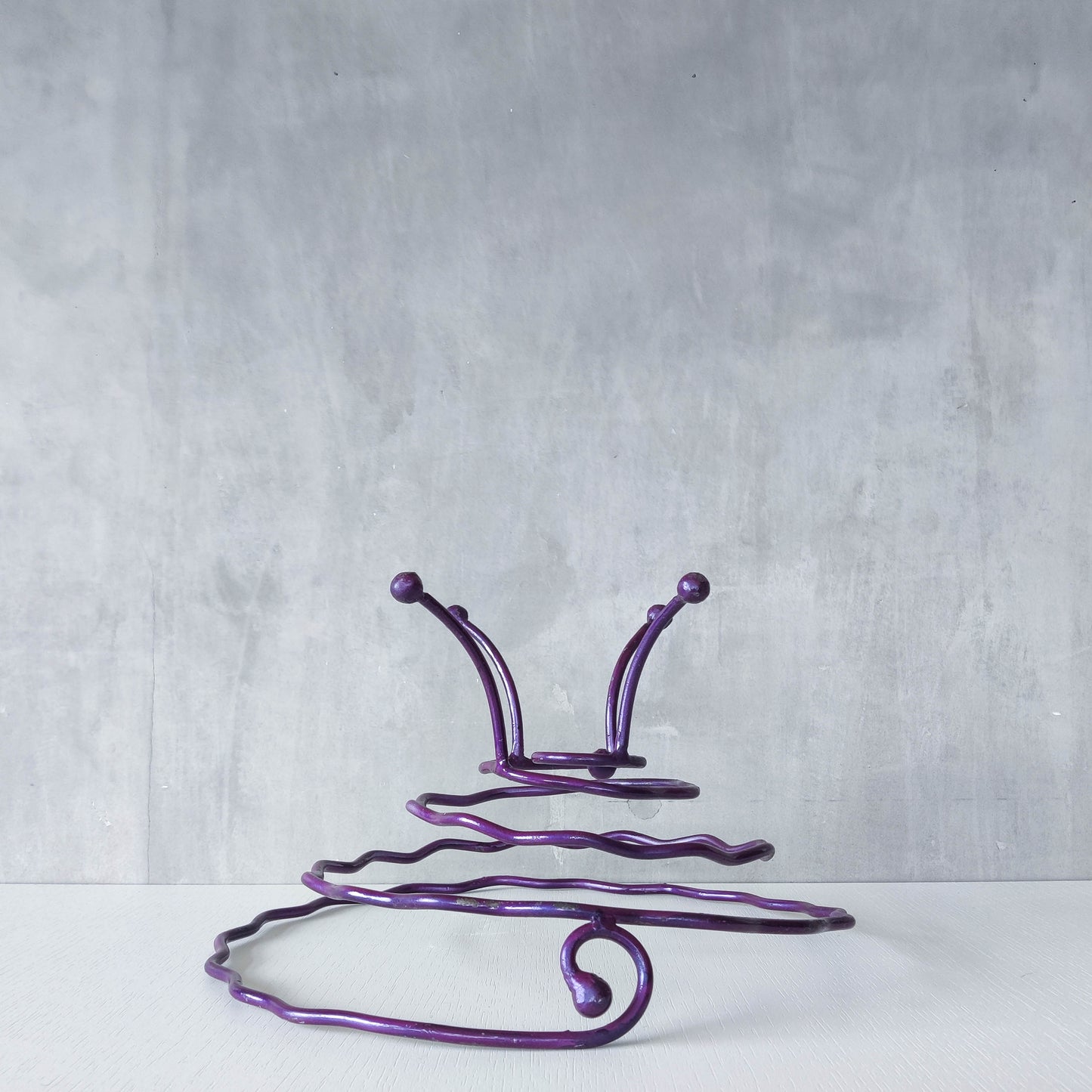 Vintage 90s artist made sculptural metal wavy spiral footed centerpiece bowl