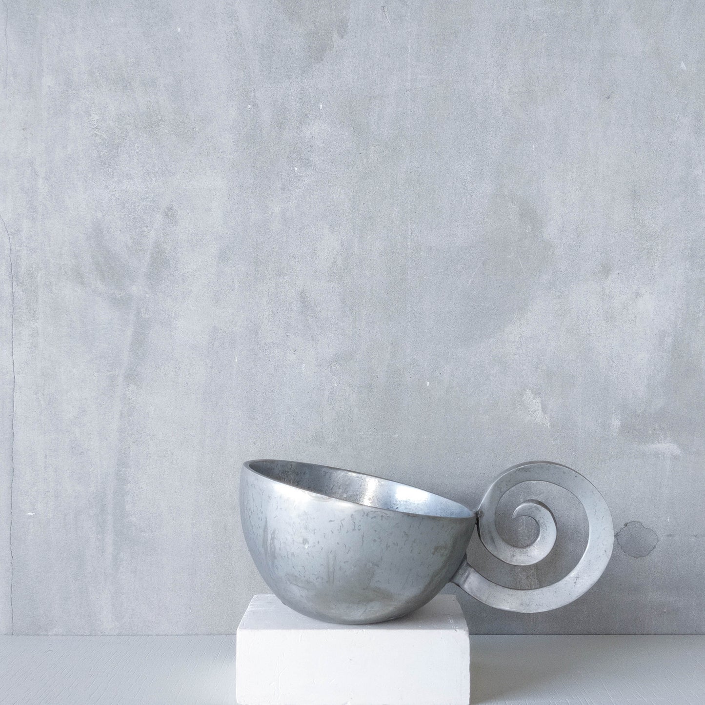 Vintage handmade cast aluminium silver metal bowl vide poche with spiral handle