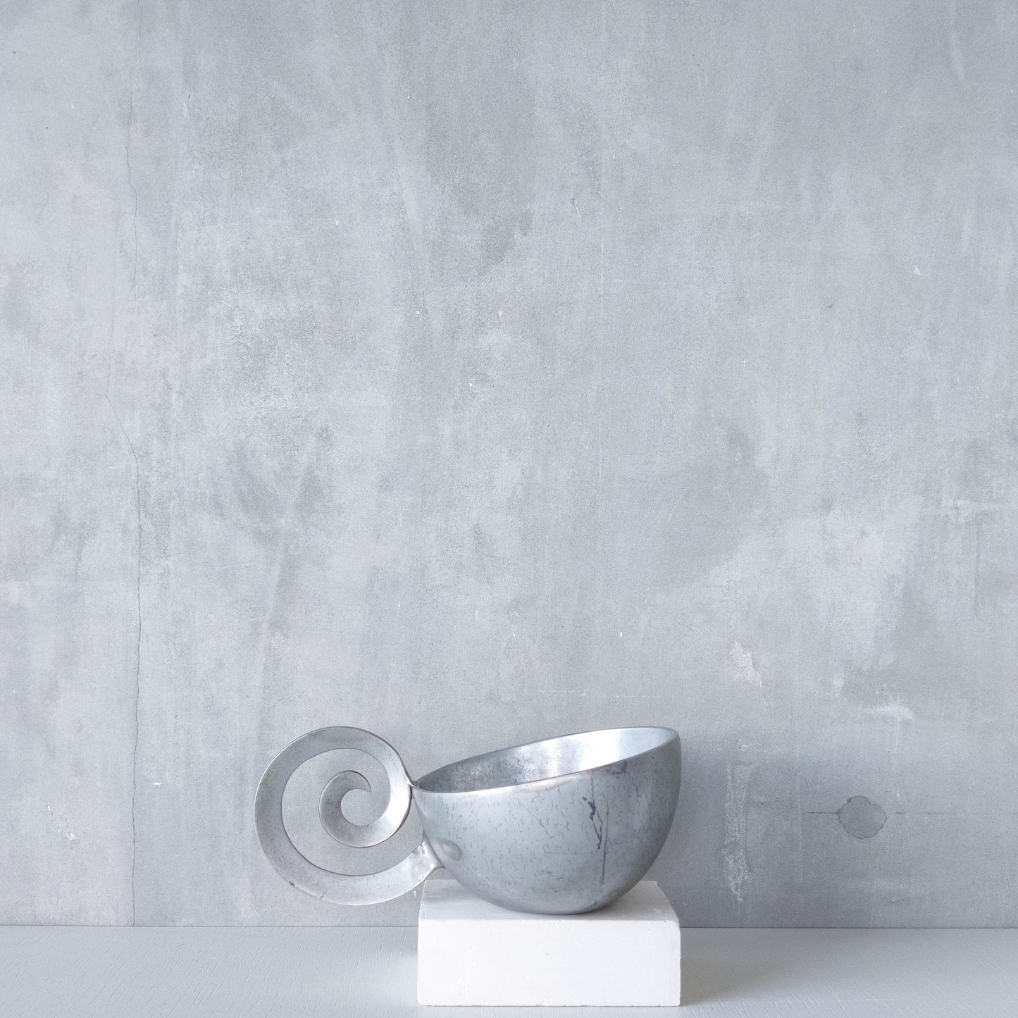 Vintage handmade cast aluminium silver metal bowl vide poche with spiral handle