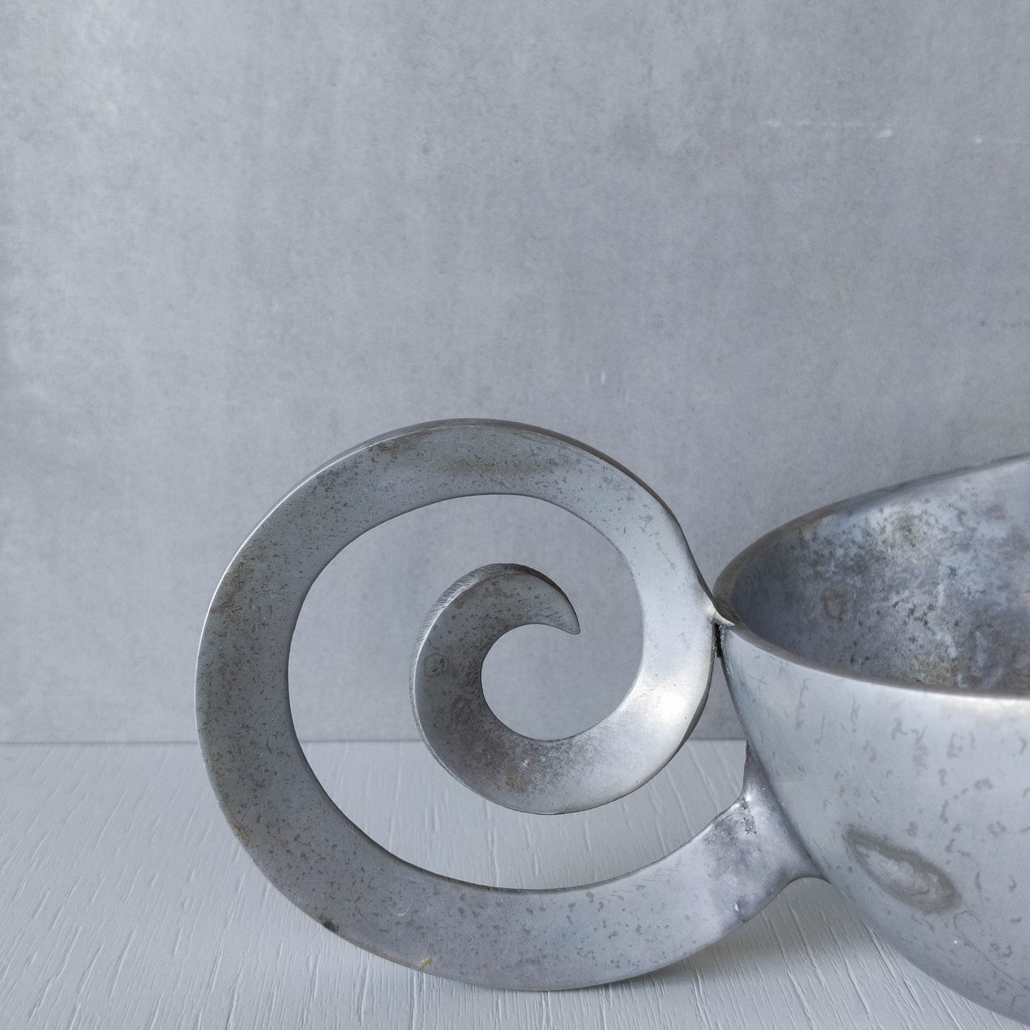 Vintage handmade cast aluminium silver metal bowl vide poche with spiral handle