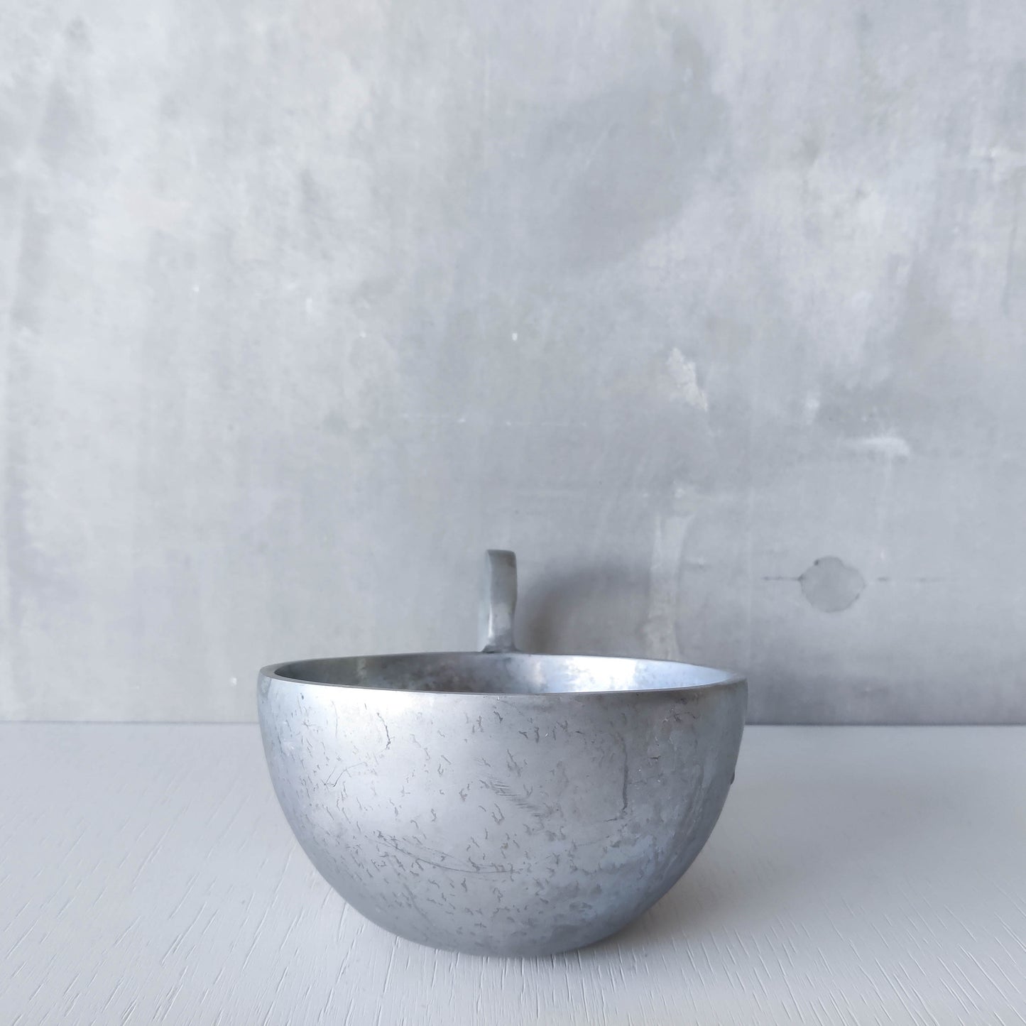 Vintage handmade cast aluminium silver metal bowl vide poche with spiral handle