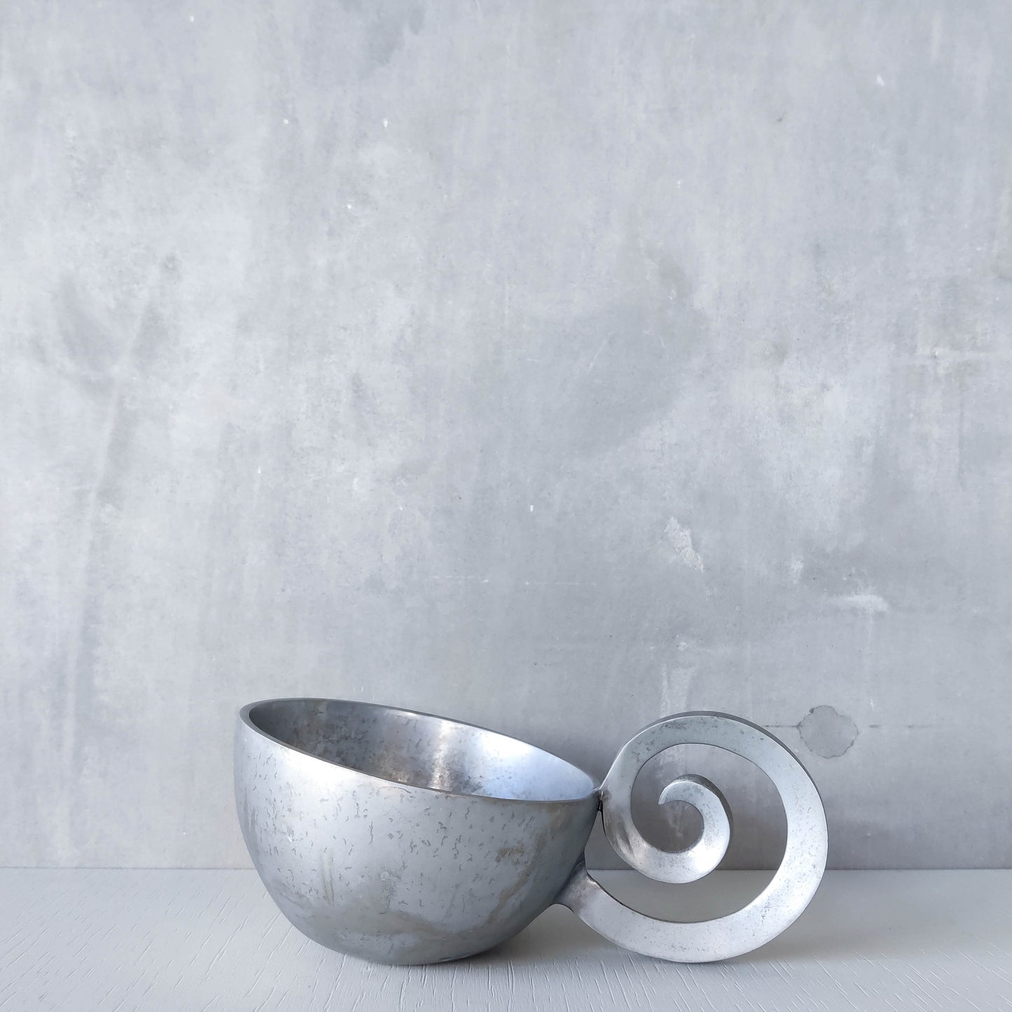 Vintage handmade cast aluminium silver metal bowl vide poche with spiral handle