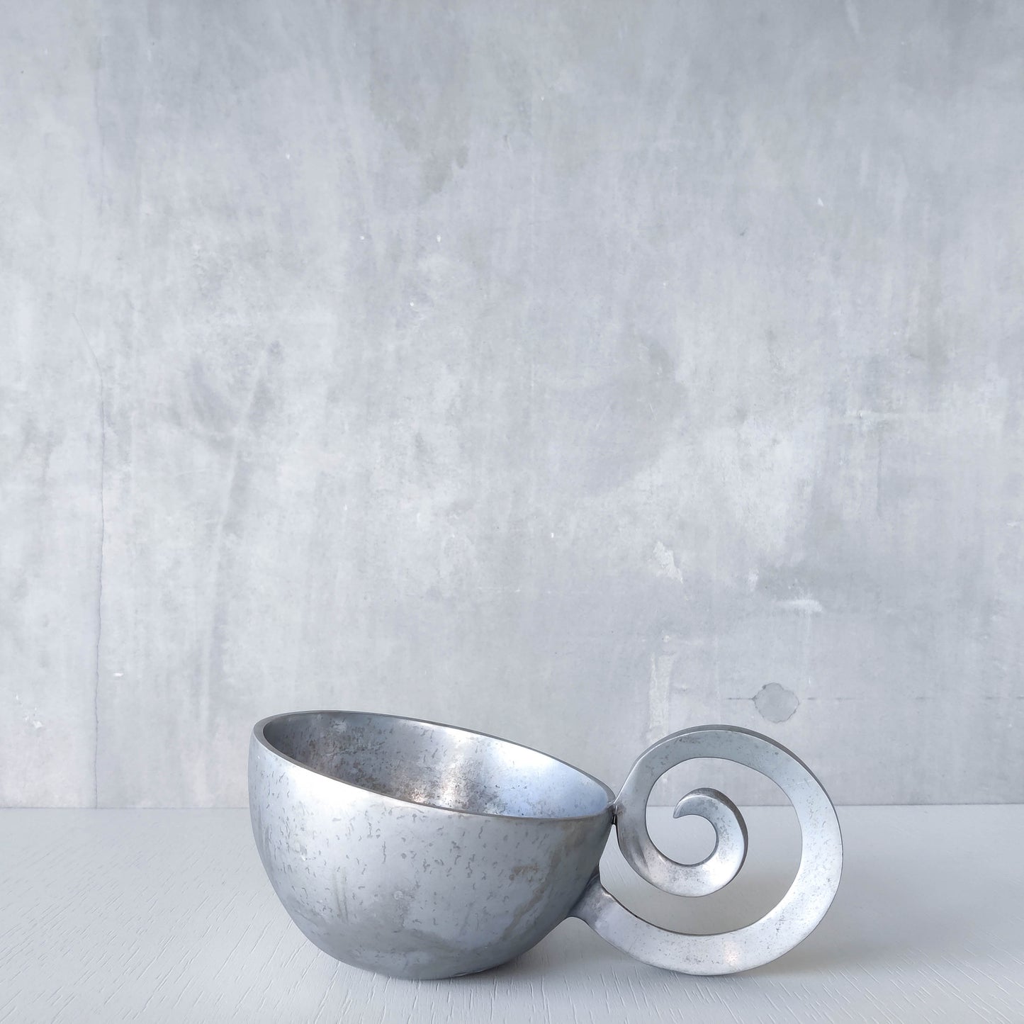 Vintage handmade cast aluminium silver metal bowl vide poche with spiral handle