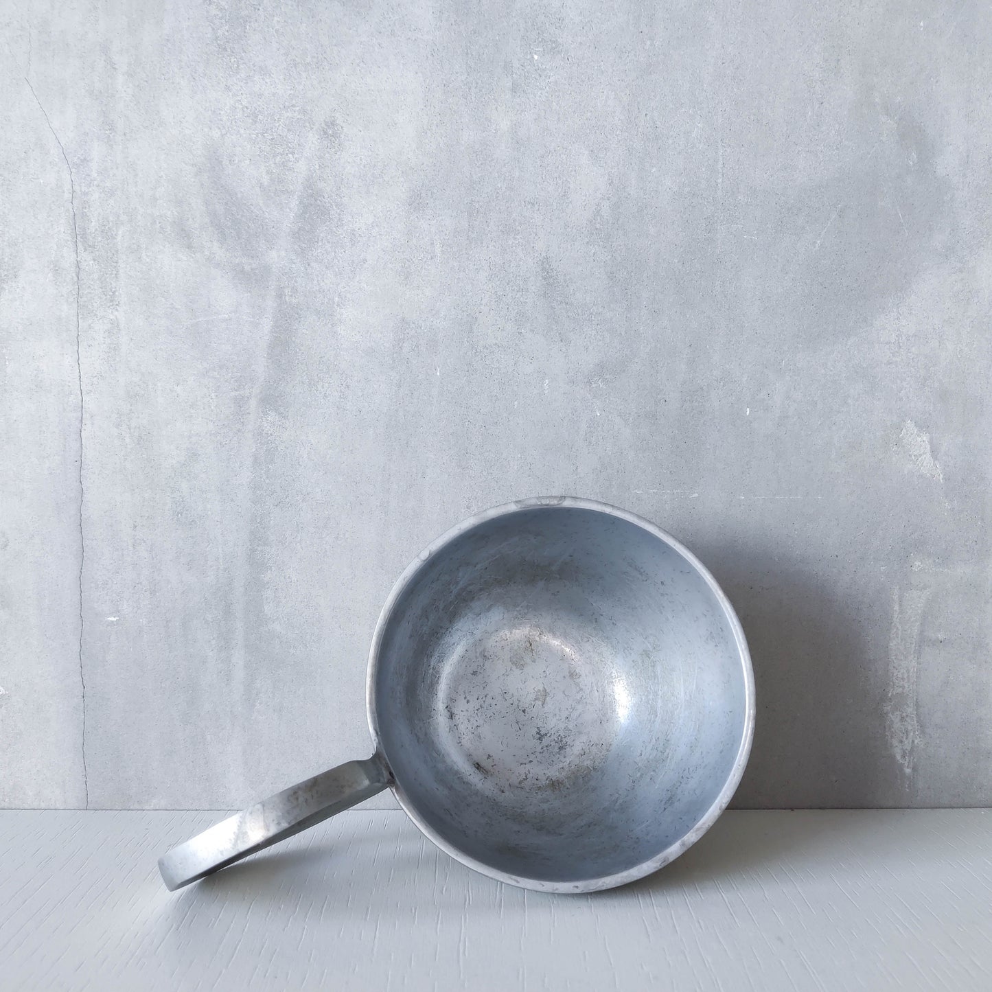 Vintage handmade cast aluminium silver metal bowl vide poche with spiral handle