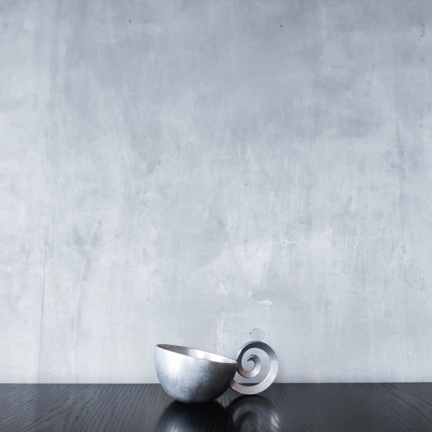 Vintage handmade cast aluminium silver metal bowl vide poche with spiral handle