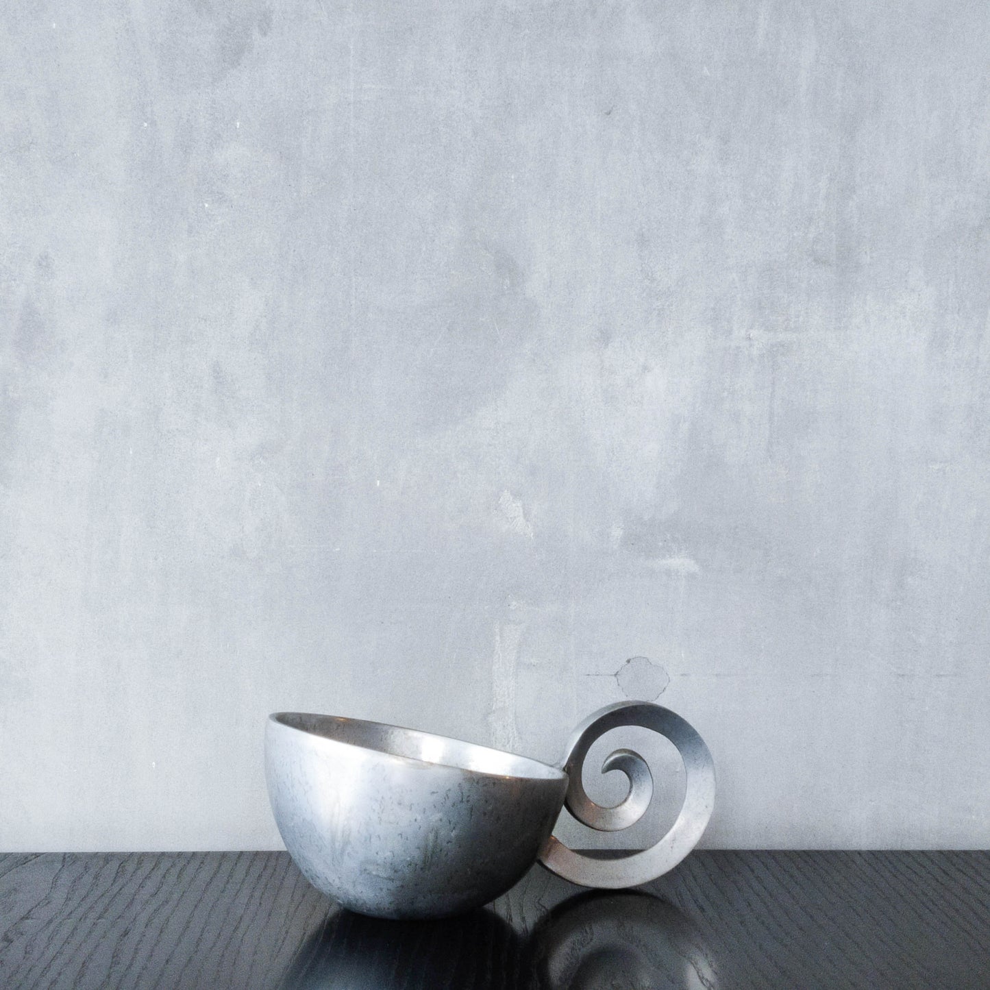 Vintage handmade cast aluminium silver metal bowl vide poche with spiral handle