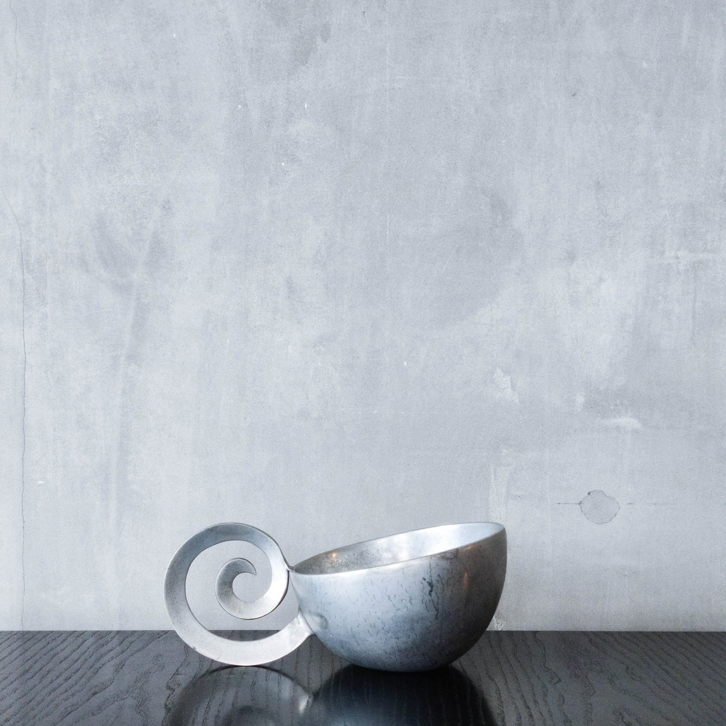 Vintage handmade cast aluminium silver metal bowl vide poche with spiral handle