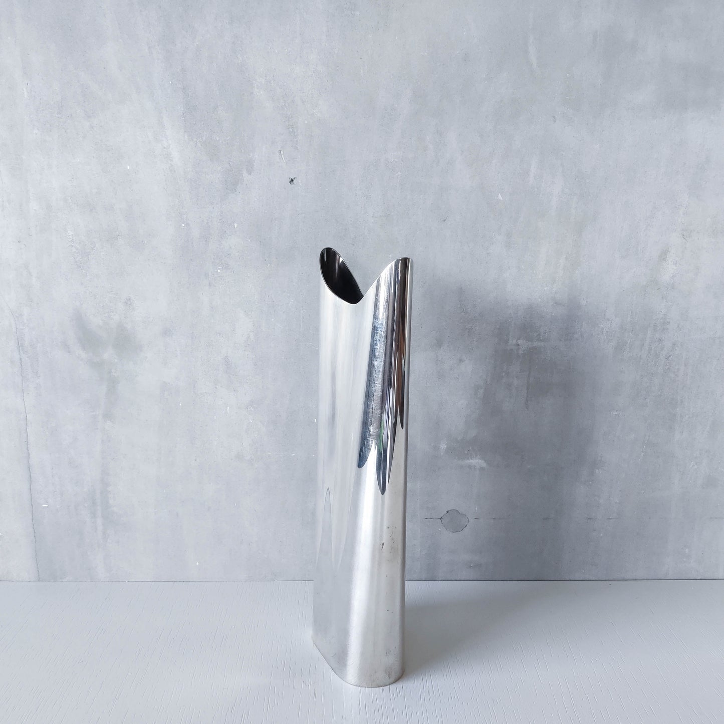 1980s Guido Niest Fala Atelier made in Italy silver plated modernist vase handmade Italy